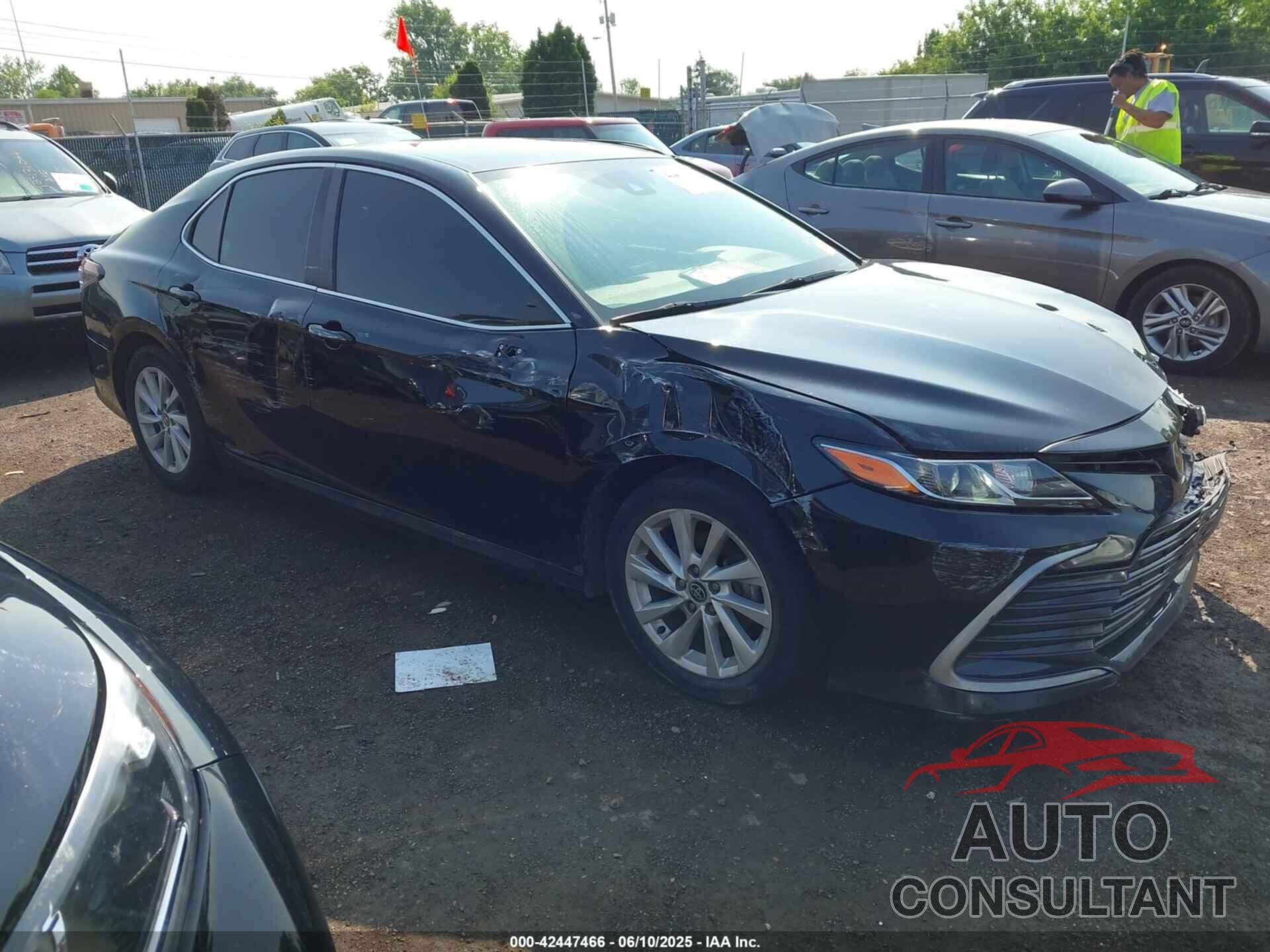 TOYOTA CAMRY 2022 - 4T1C11AK3NU618134