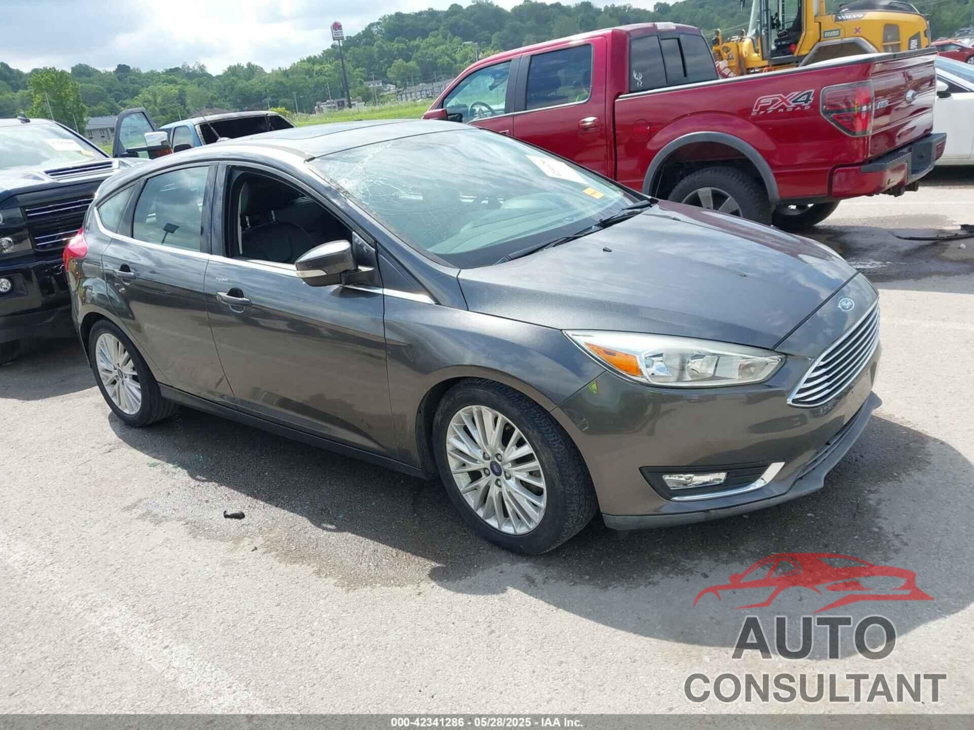FORD FOCUS 2018 - 1FADP3N28JL323825