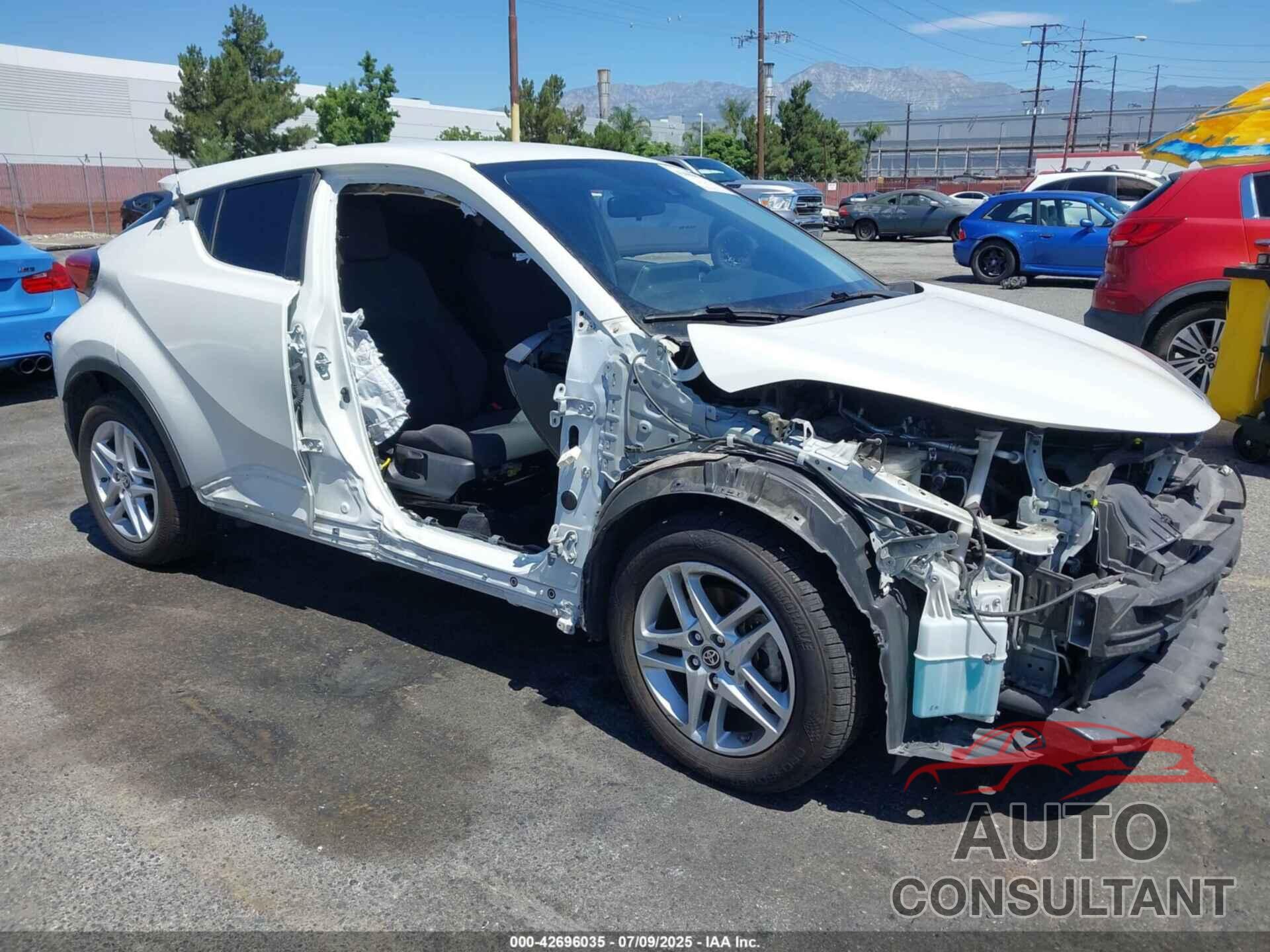 TOYOTA C-HR 2020 - JTNKHMBX7L1081382