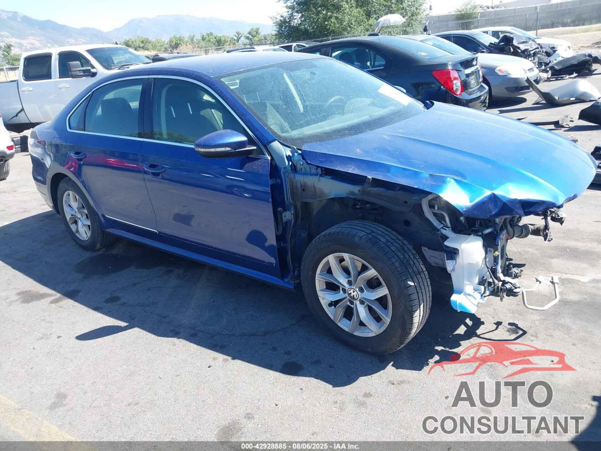 VOLKSWAGEN PASSAT 2017 - 1VWAT7A31HC079456