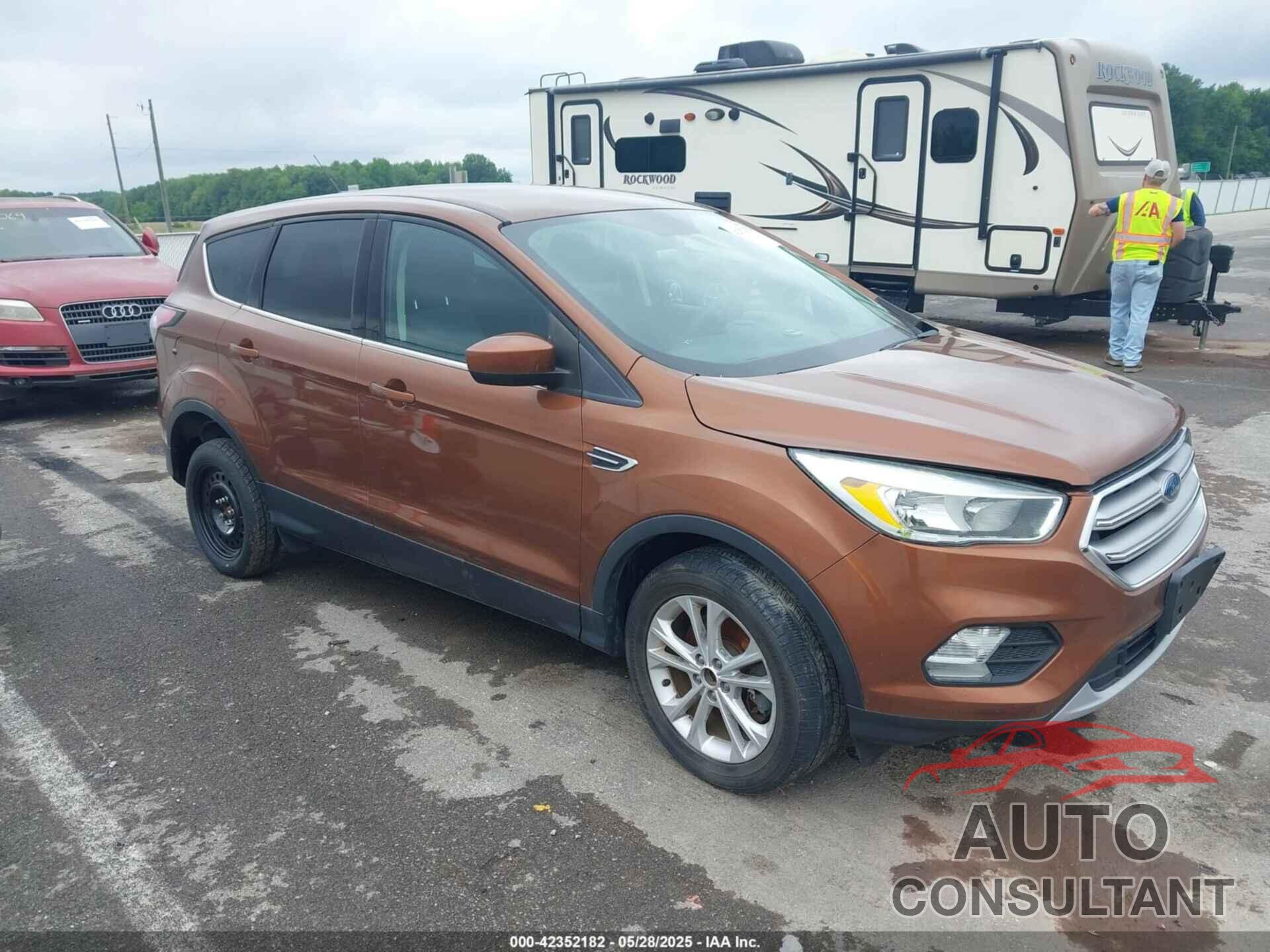 FORD ESCAPE 2017 - 1FMCU9G93HUB08493
