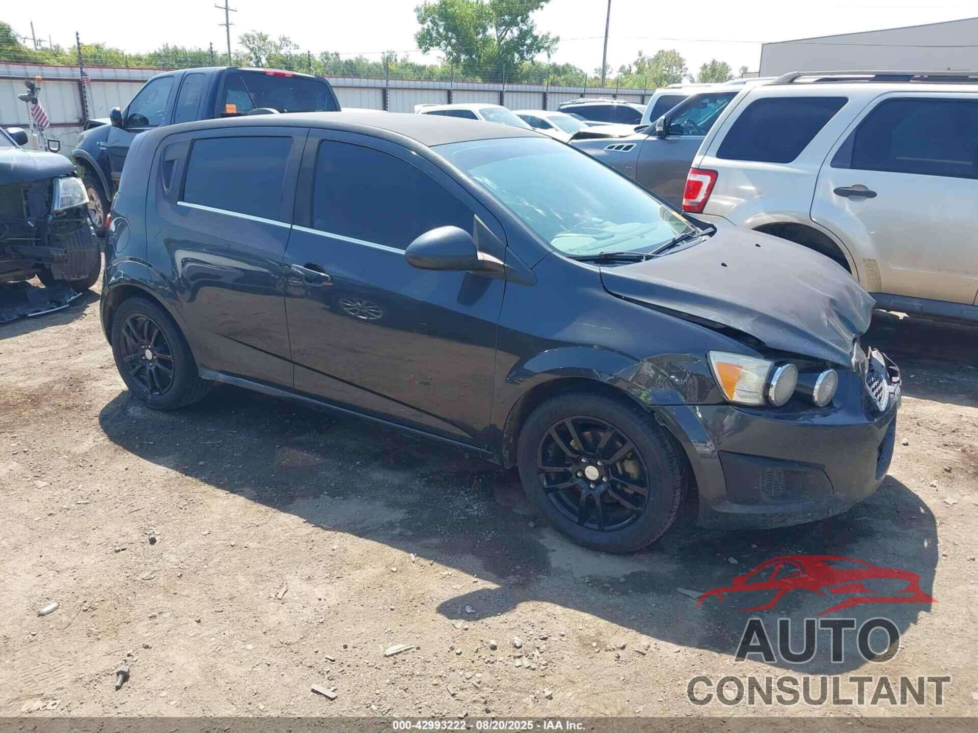 CHEVROLET SONIC 2015 - 1G1JC6SH5F4148222