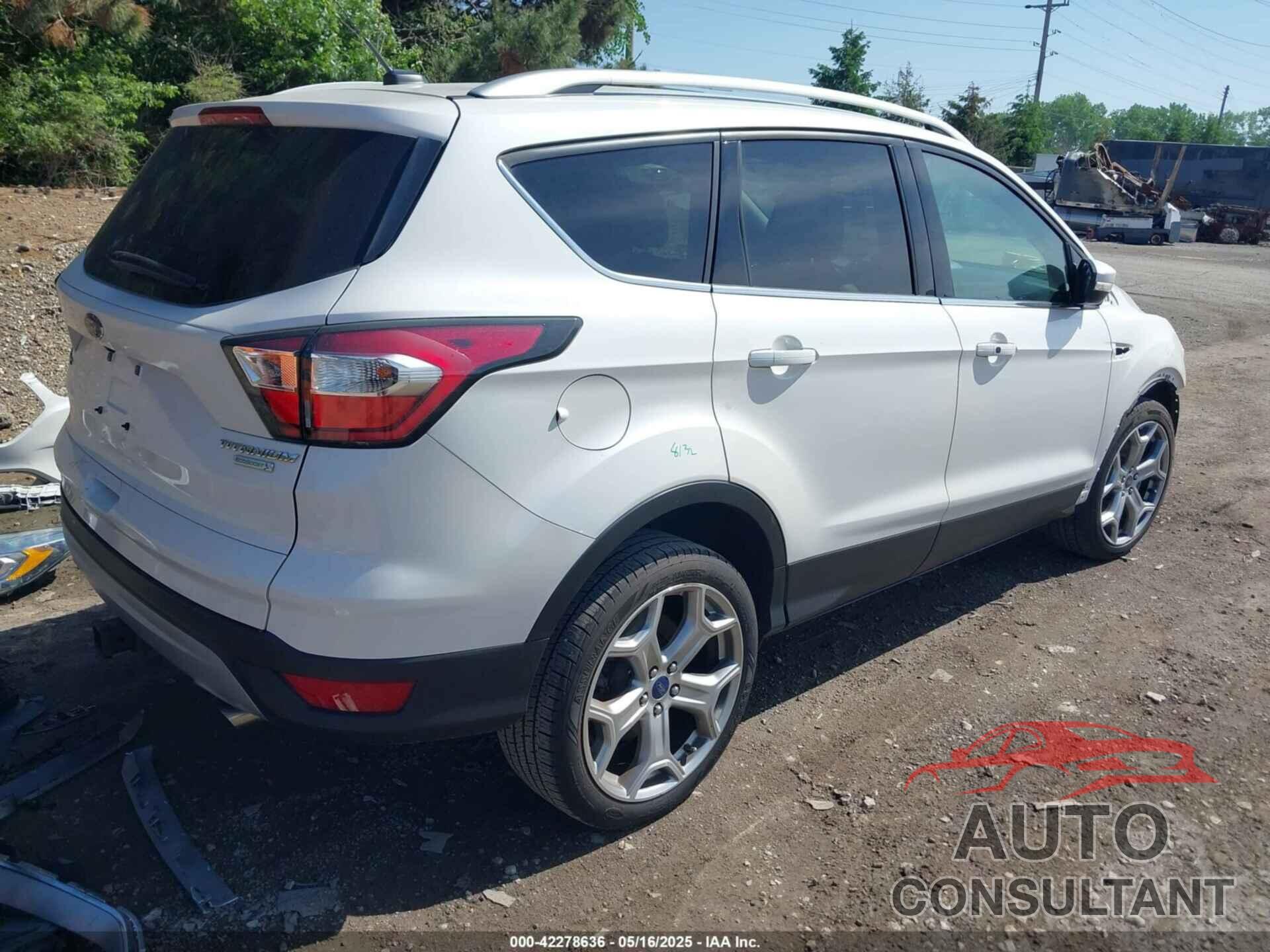 FORD ESCAPE 2017 - 1FMCU0J93HUA48123