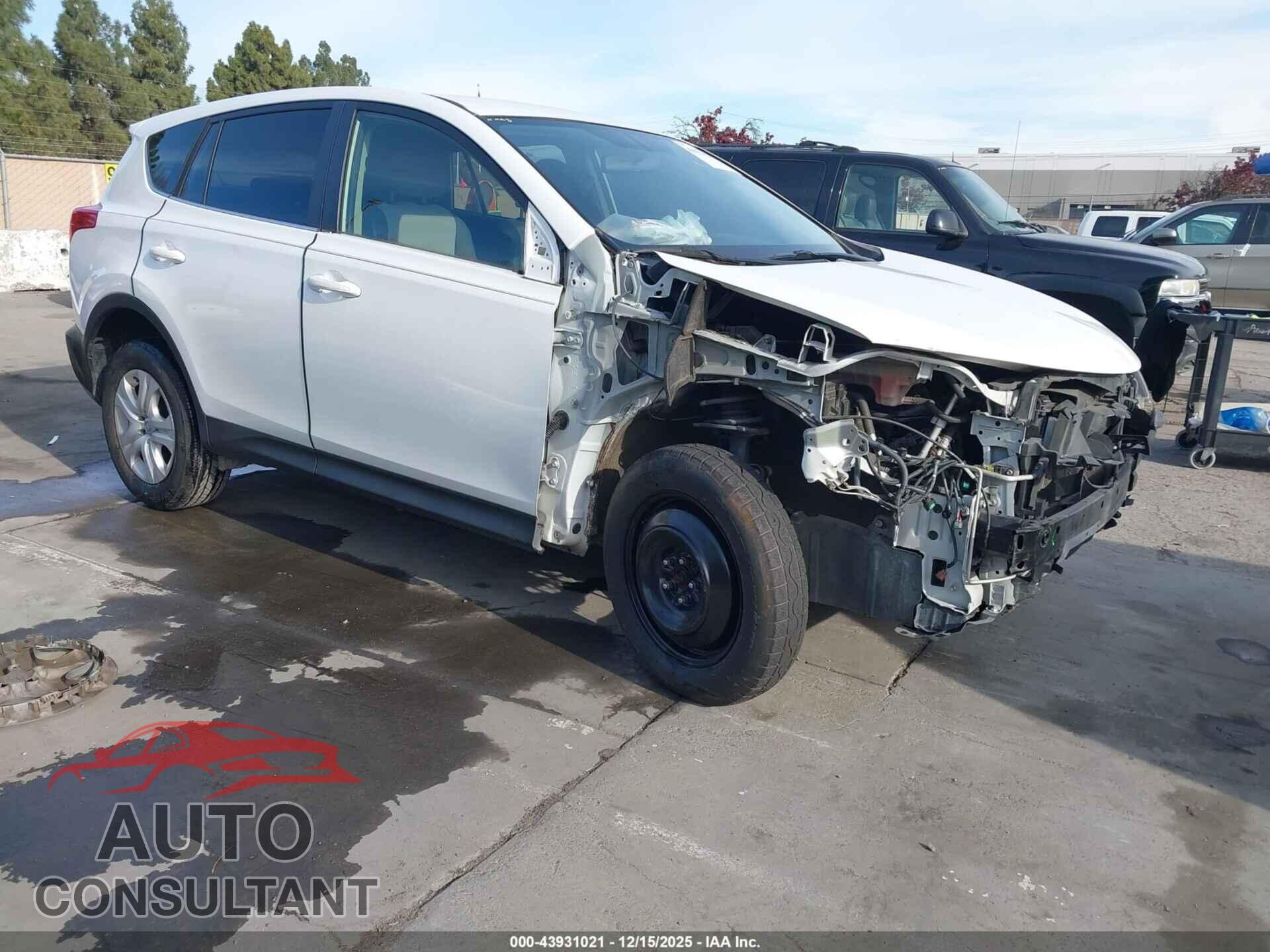 TOYOTA RAV4 2015 - JTMZFREV1FJ032716