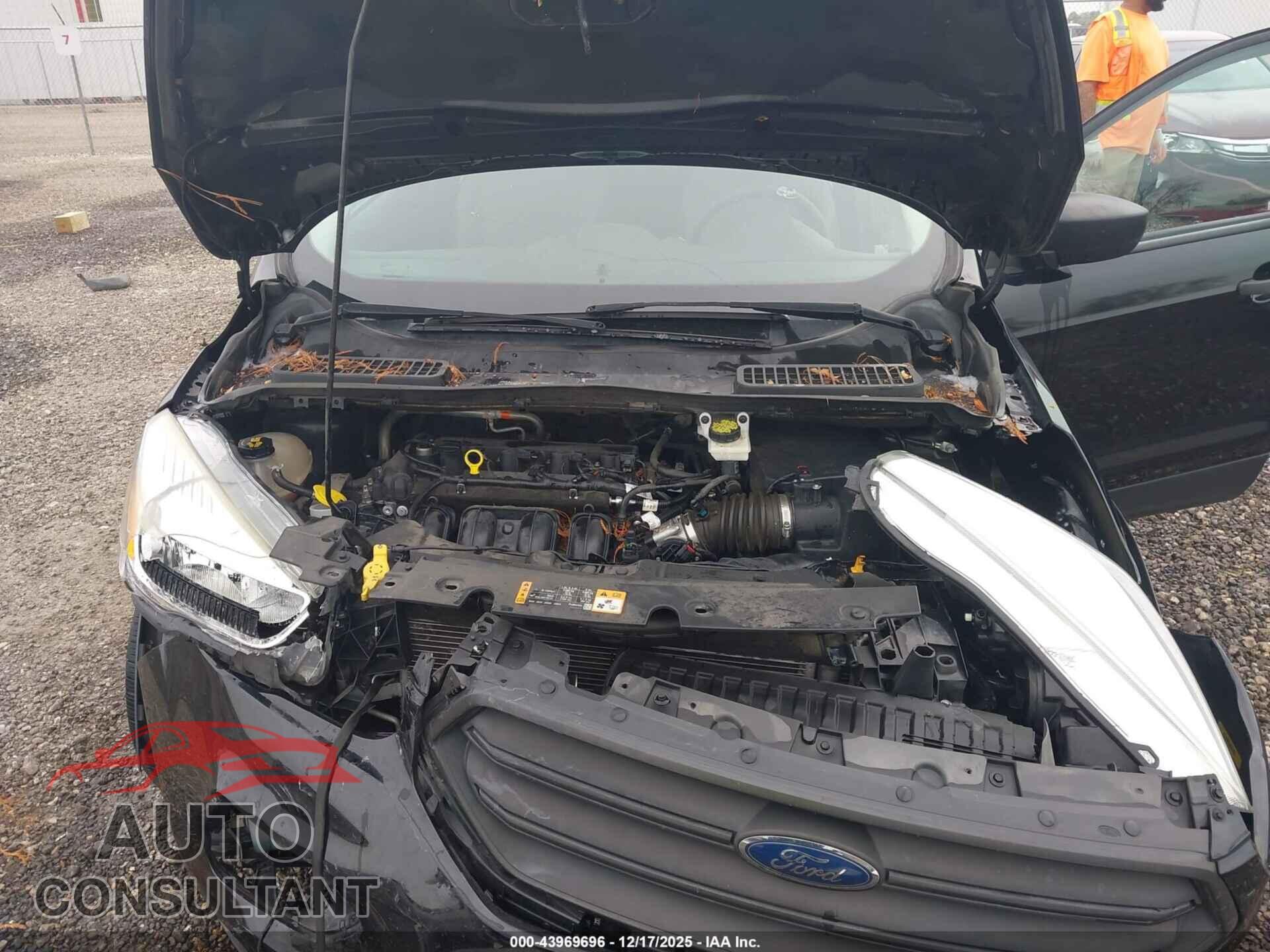 FORD ESCAPE 2017 - 1FMCU0F77HUE85629