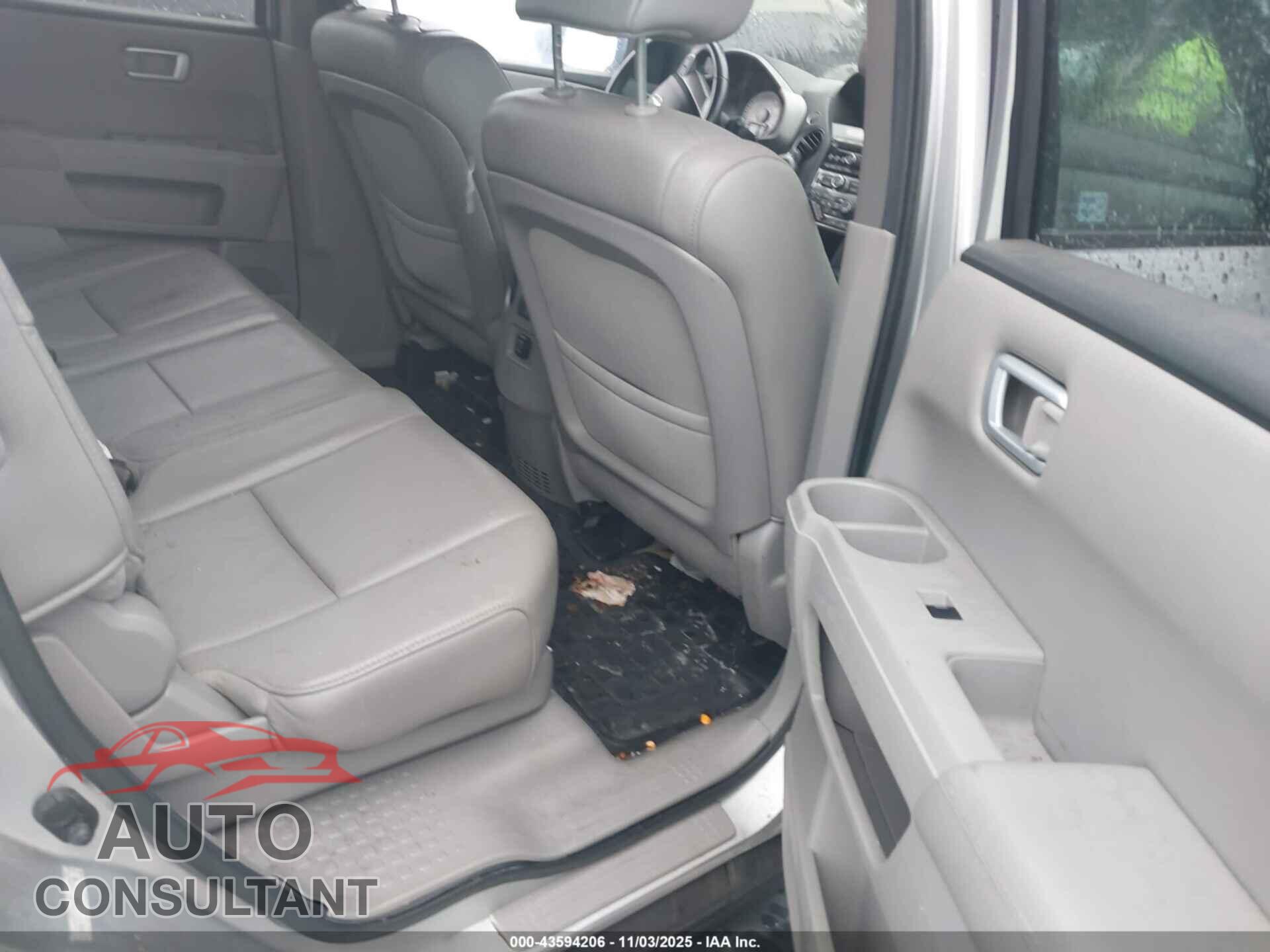 HONDA PILOT 2013 - 5FNYF4H5XDB017520