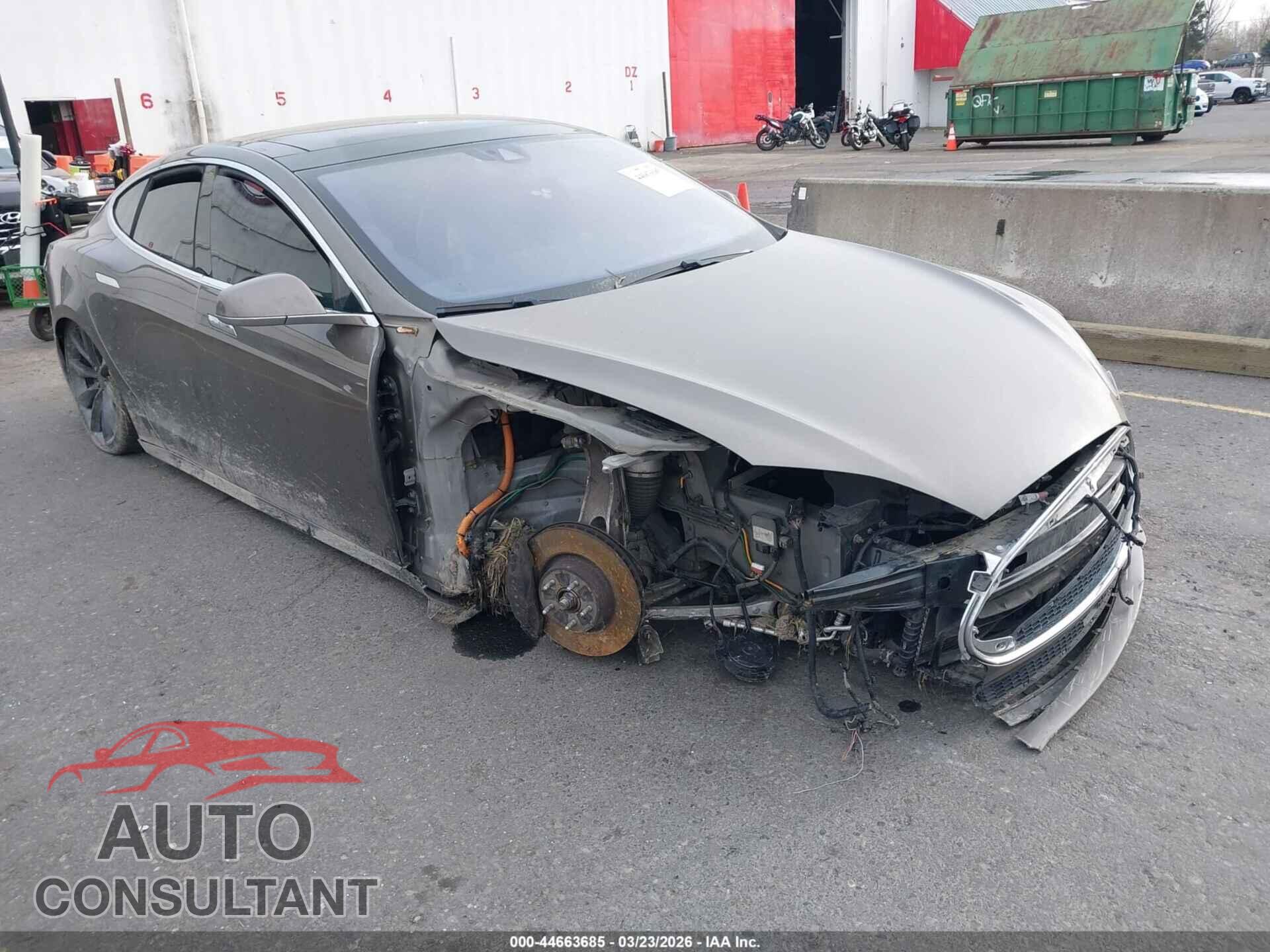TESLA MODEL S 2015 - 5YJSA1E23FF120178