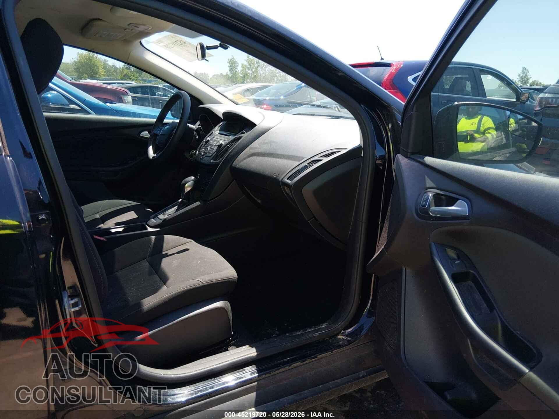 FORD FOCUS 2017 - 1FADP3F23HL302731