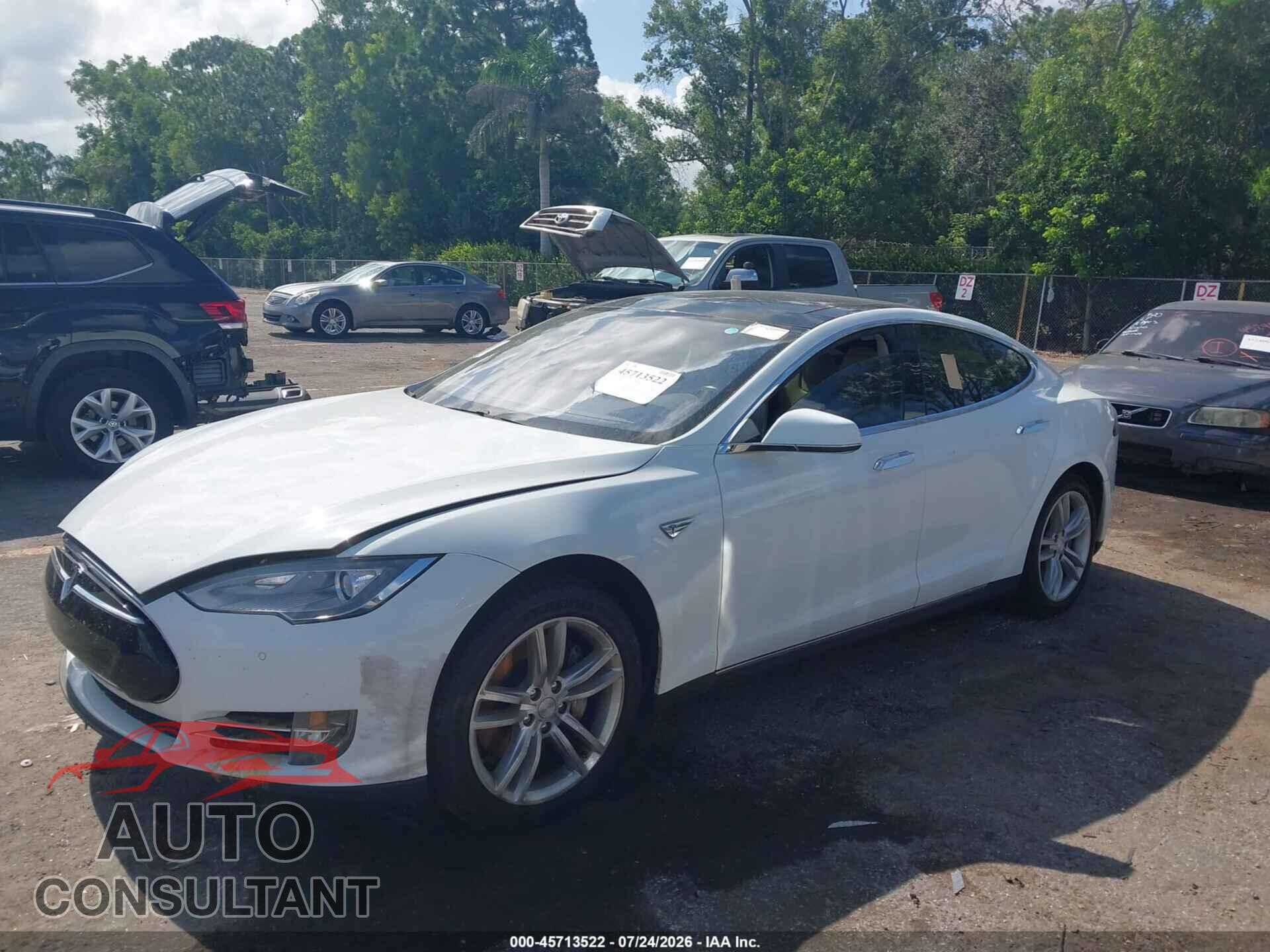 TESLA MODEL S 2013 - 5YJSA1CN8DFP26392