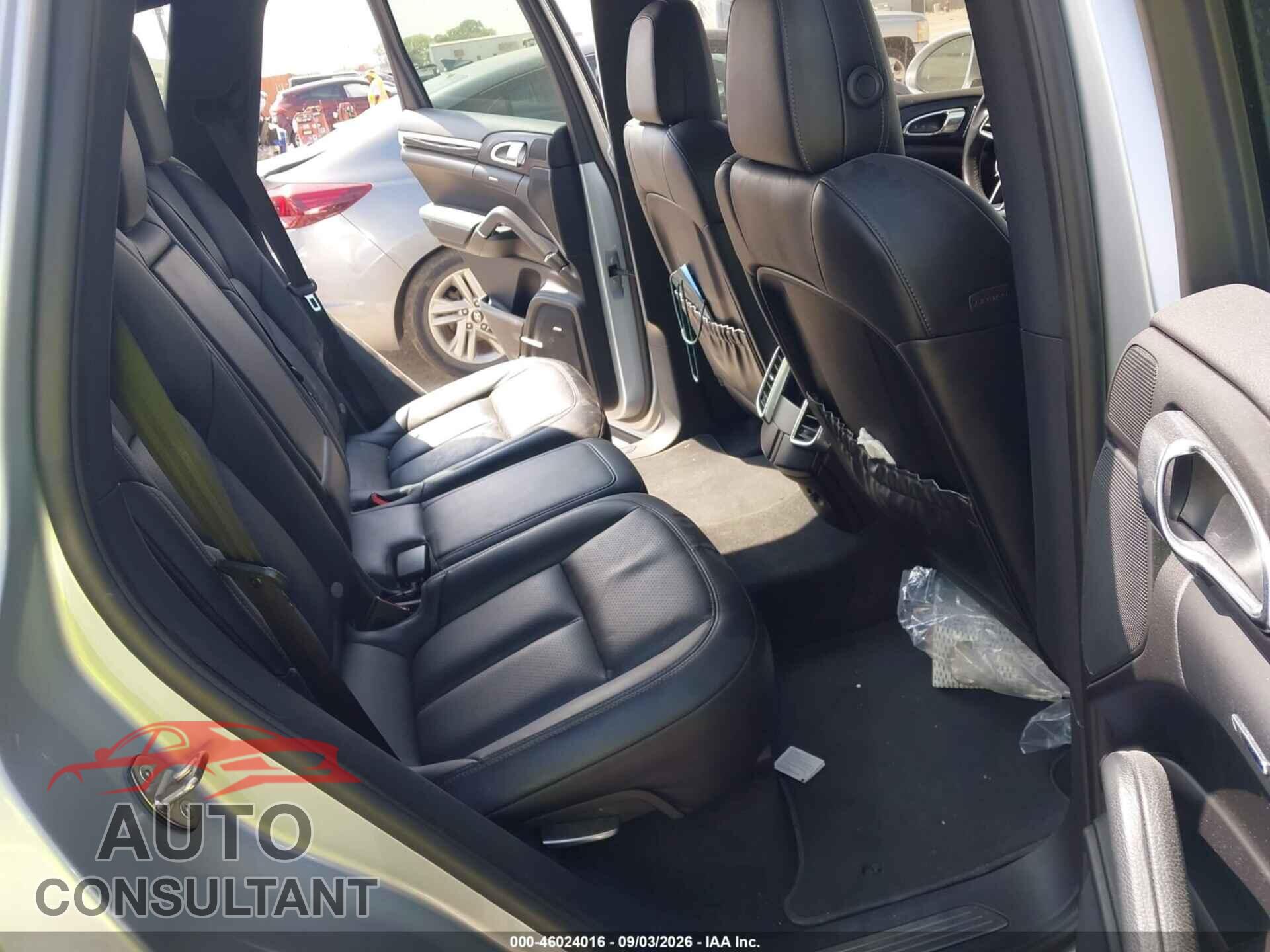 PORSCHE CAYENNE 2016 - WP1AA2A29GKA10892