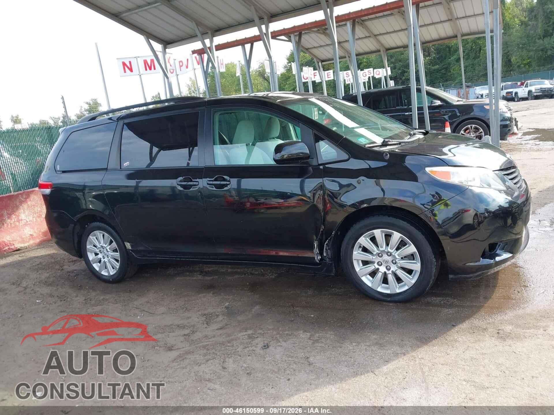 TOYOTA SIENNA 2013 - 5TDJK3DC8DS070482