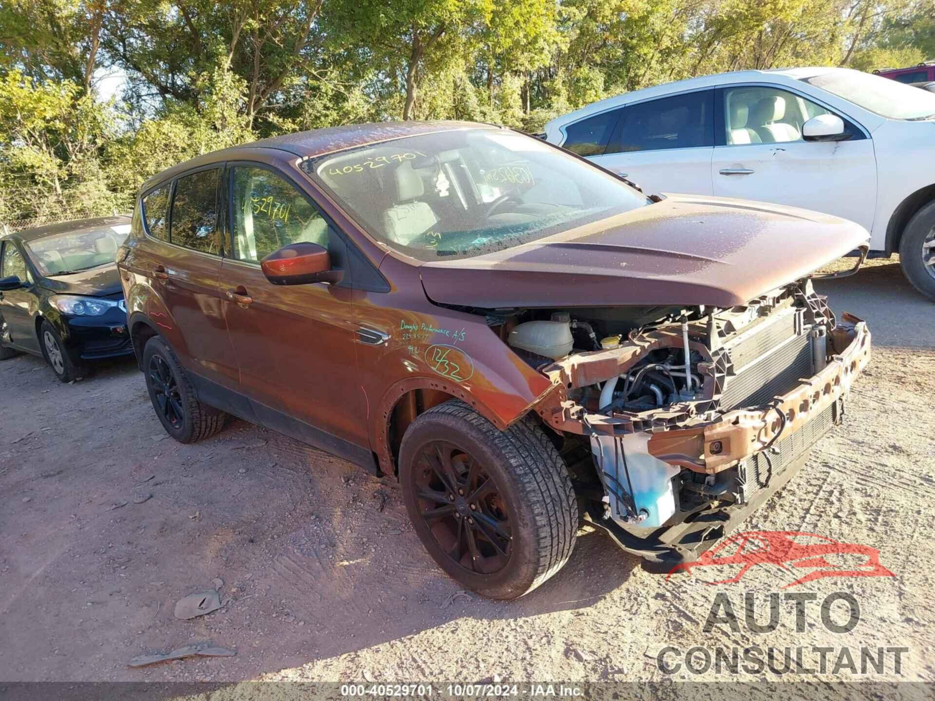 FORD ESCAPE 2017 - 1FMCU9GD7HUA92187