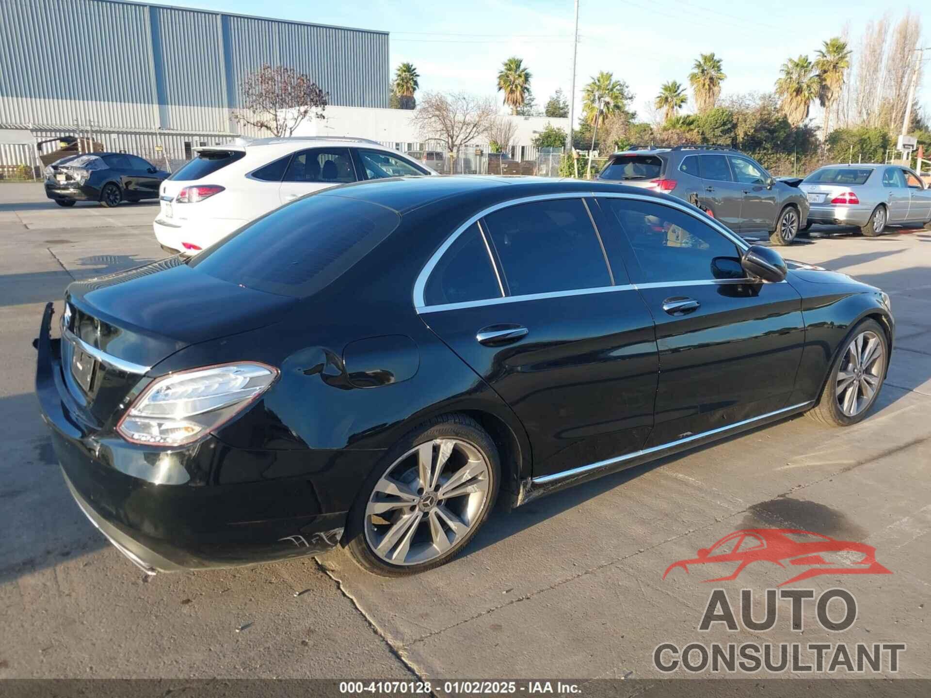 MERCEDES-BENZ C 300 2018 - 55SWF4JB7JU235626