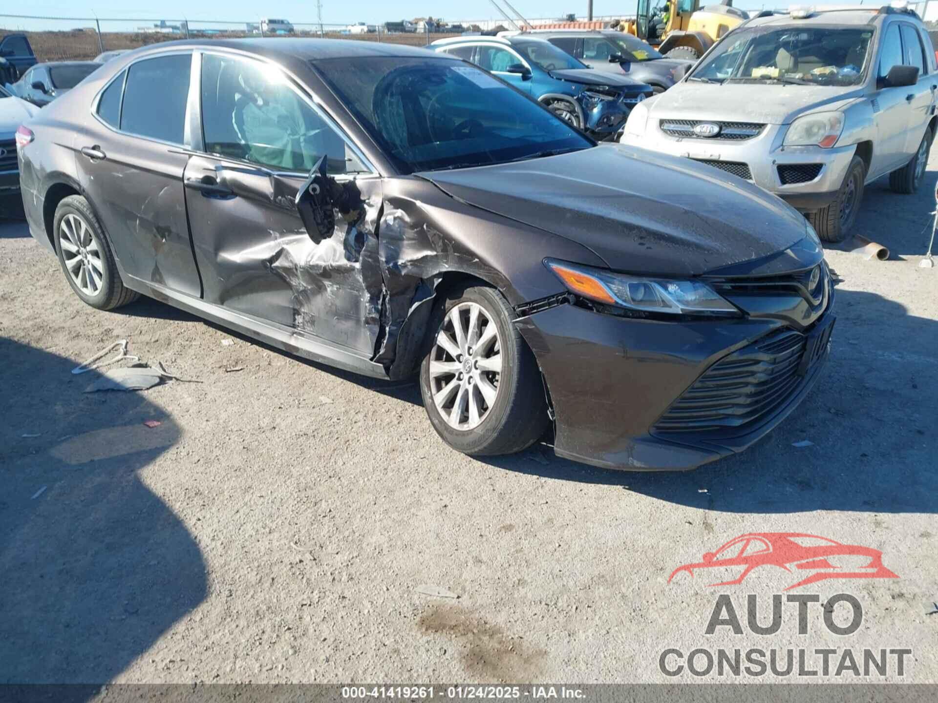 TOYOTA CAMRY 2018 - 4T1B11HK1JU612022