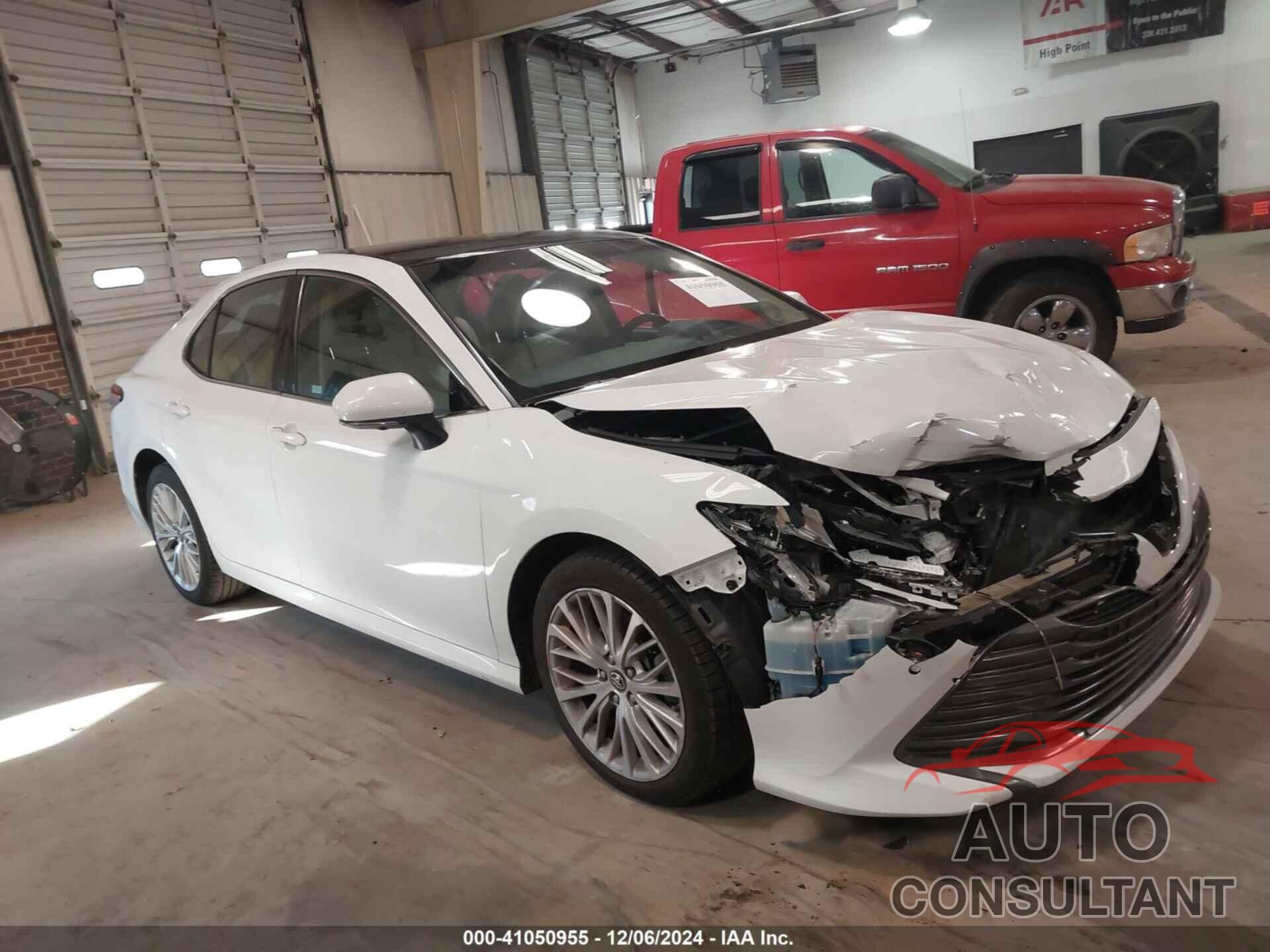 TOYOTA CAMRY 2018 - 4T1B11HK3JU037826