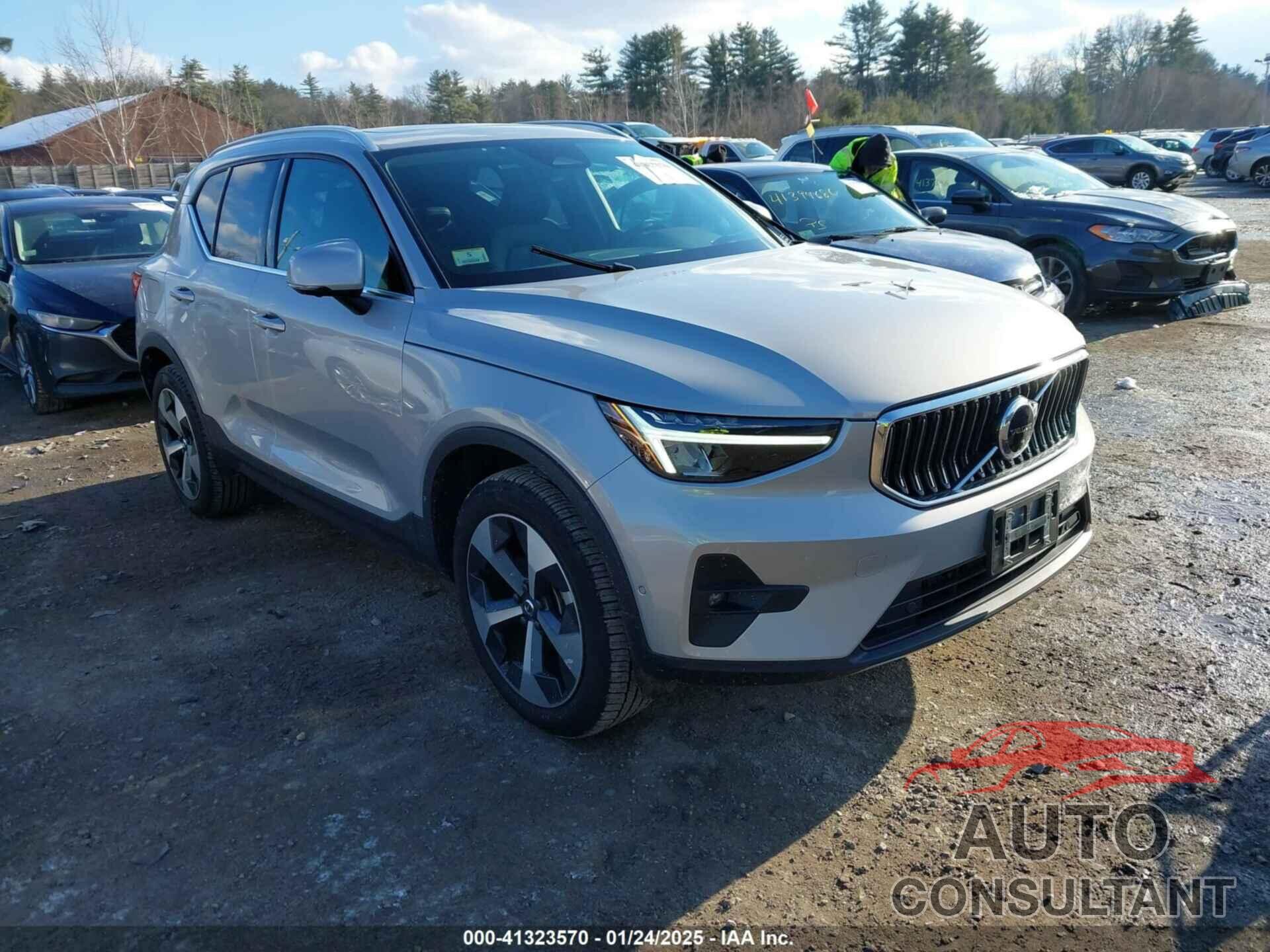 VOLVO XC40 2023 - YV4L12UN7P2988336