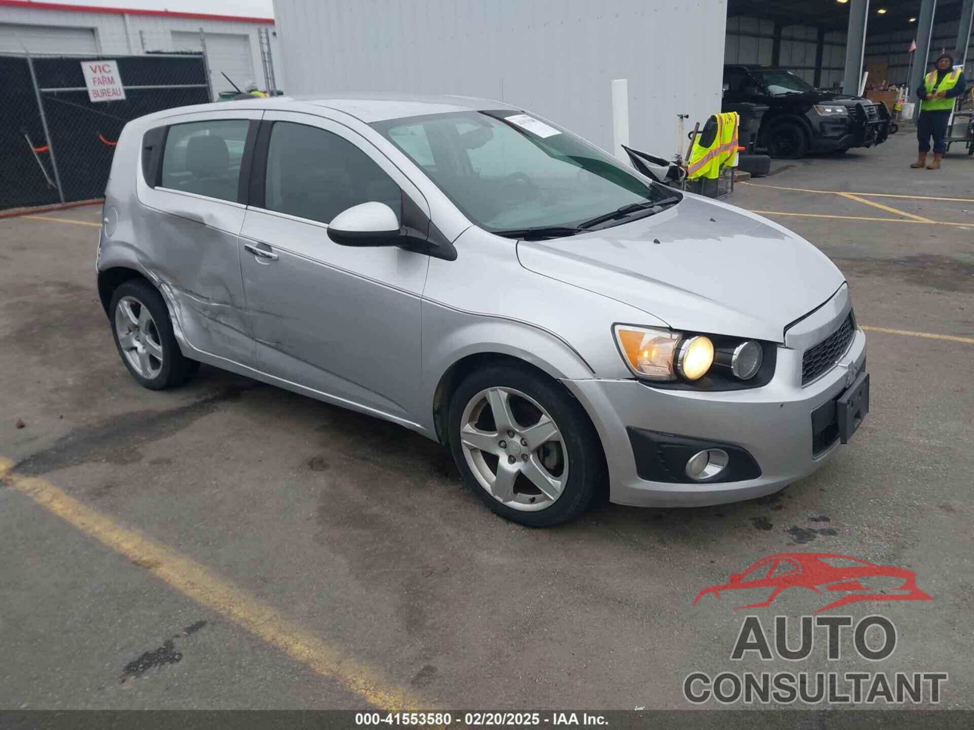 CHEVROLET SONIC 2015 - 1G1JE6SB1F4211001