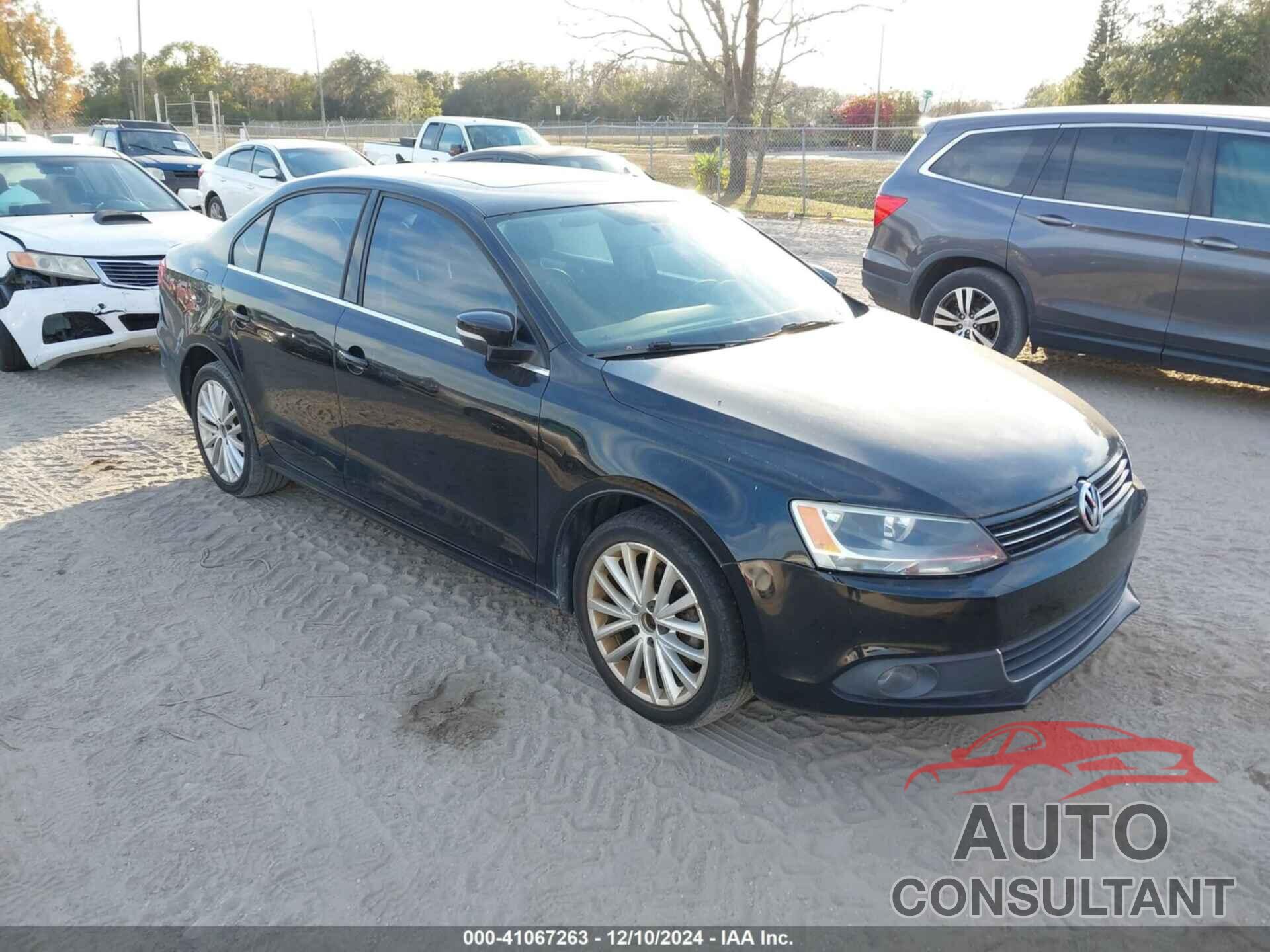 VOLKSWAGEN JETTA 2011 - 3VWLX7AJ6BM399387