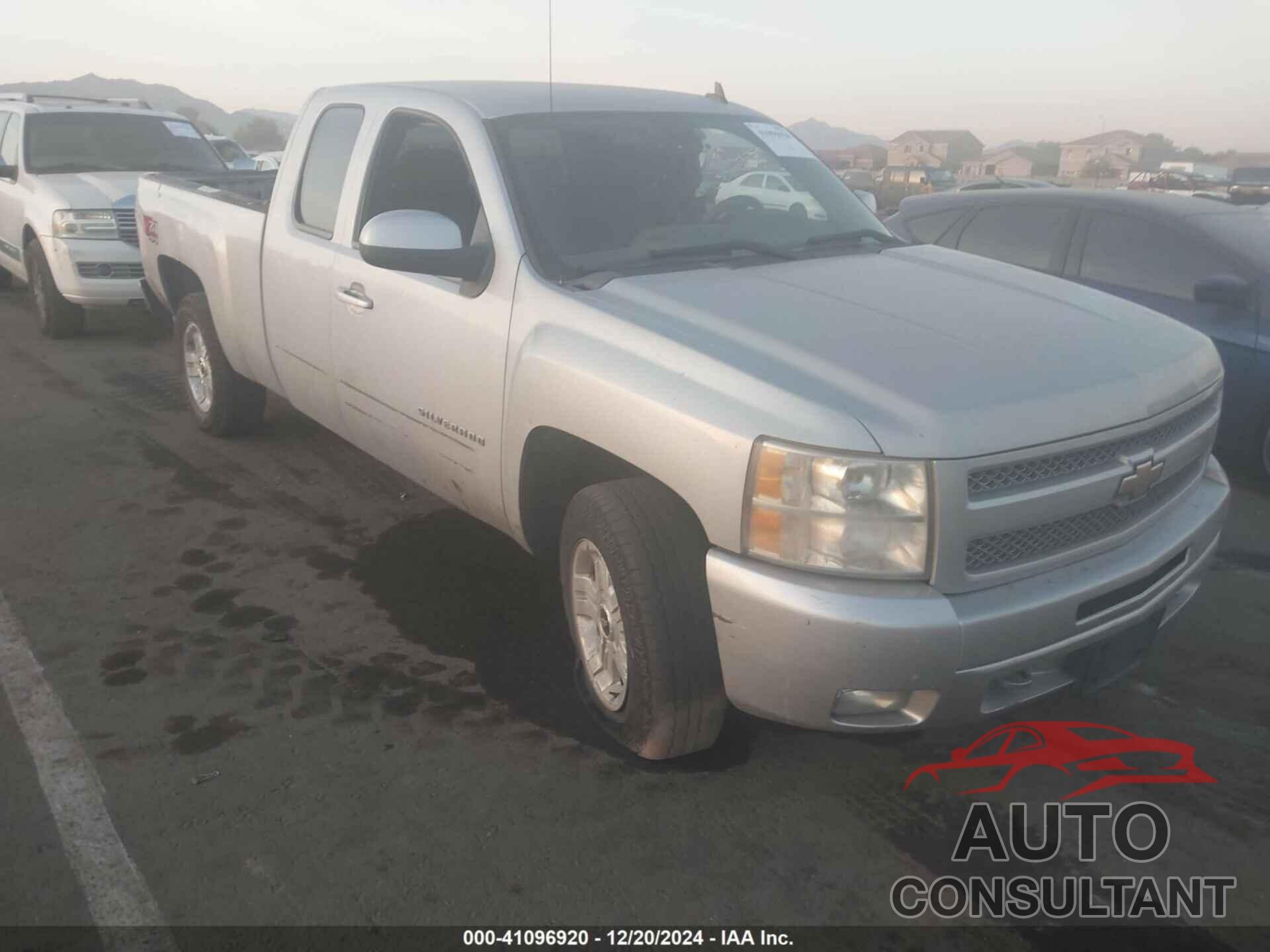 CHEVROLET SILVERADO 1500 2011 - 1GCRKSE32BZ378500