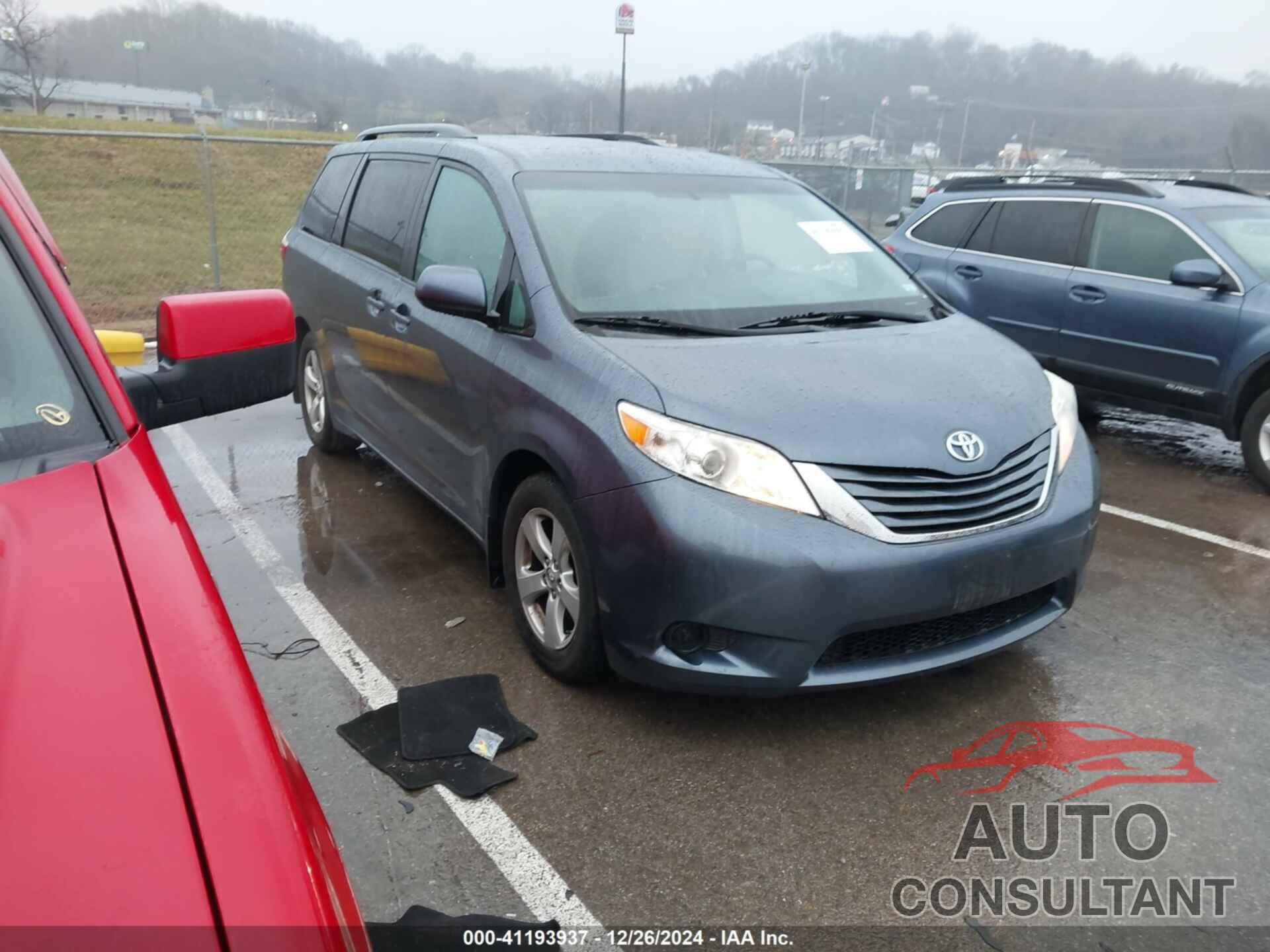 TOYOTA SIENNA 2017 - 5TDKZ3DC4HS828100