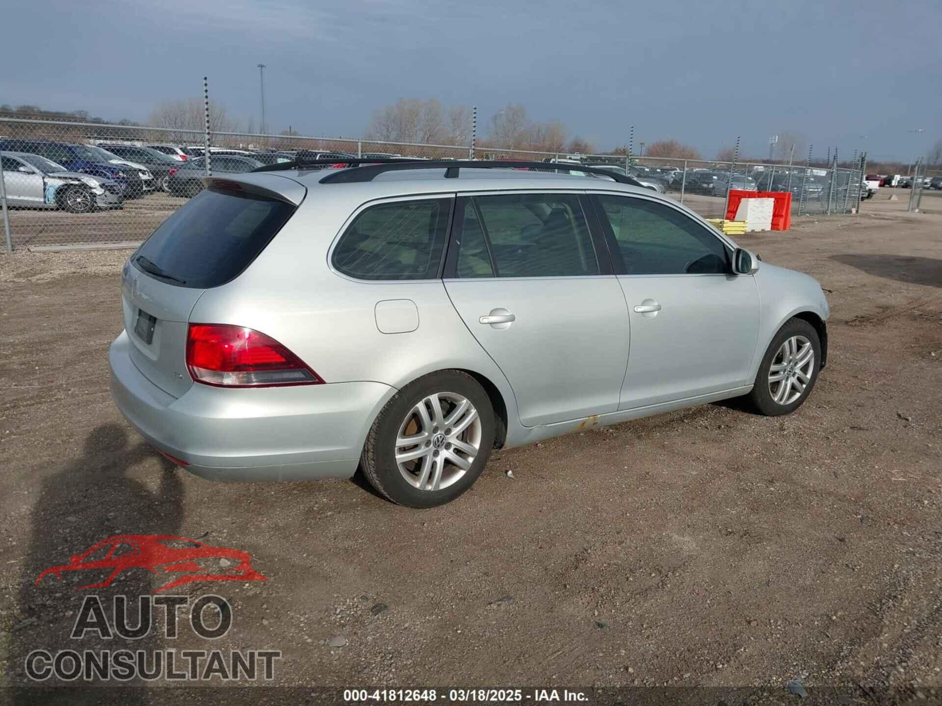 VOLKSWAGEN JETTA 2010 - 3VWPL7AJ0AM697106