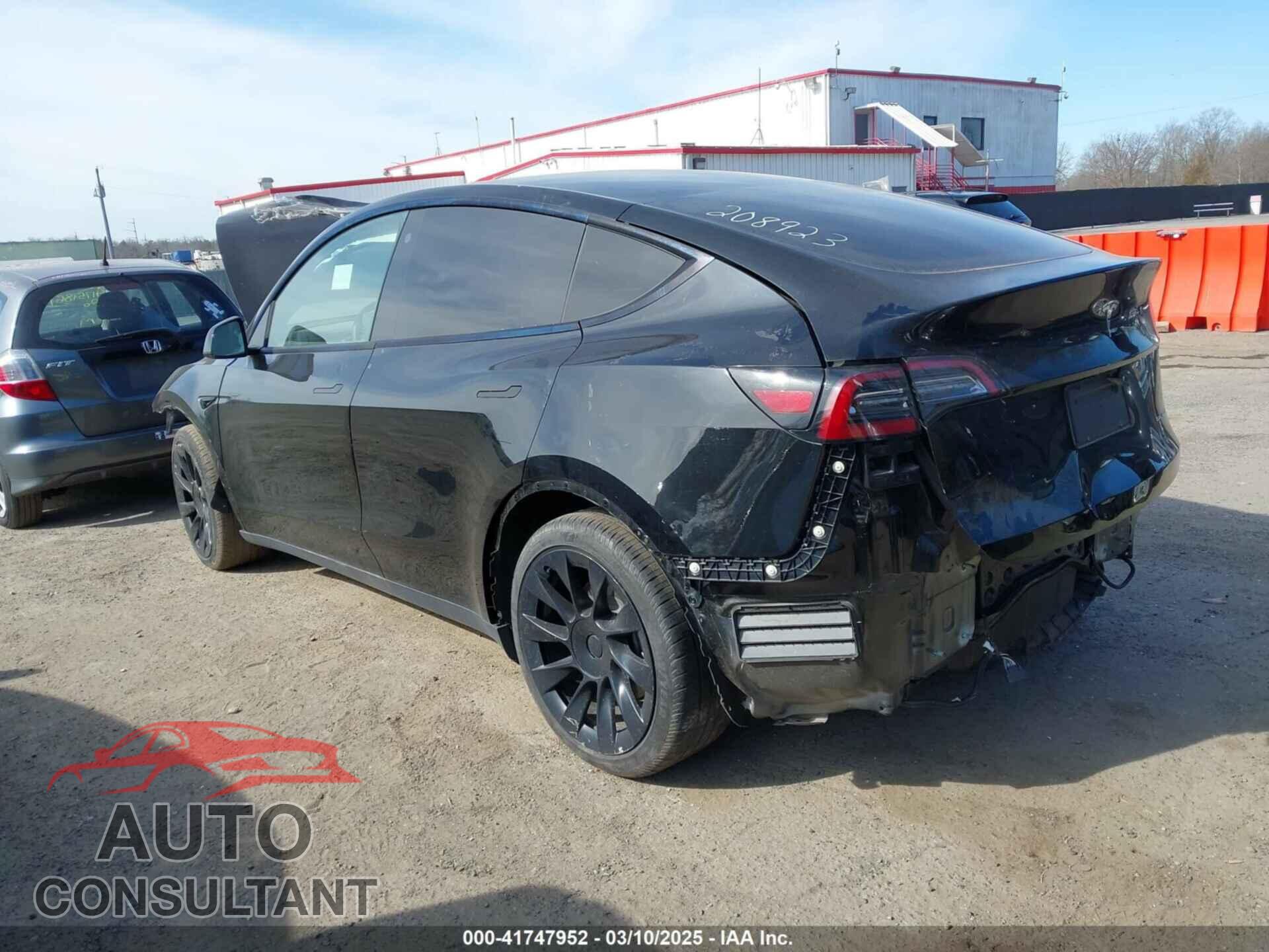 TESLA MODEL Y 2021 - 5YJYGDEEXMF208923