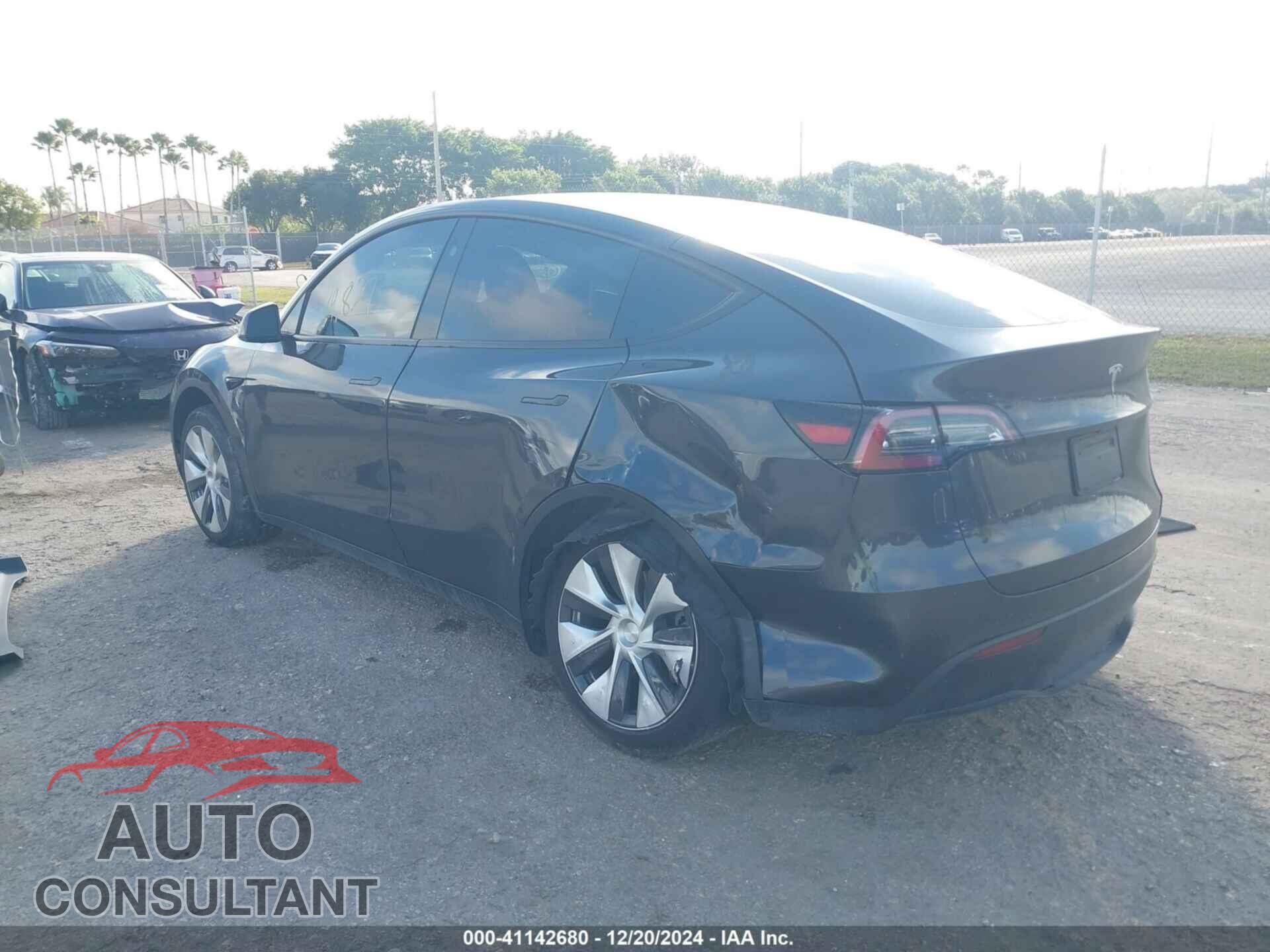 TESLA MODEL Y 2024 - 7SAYGDED8RF008477