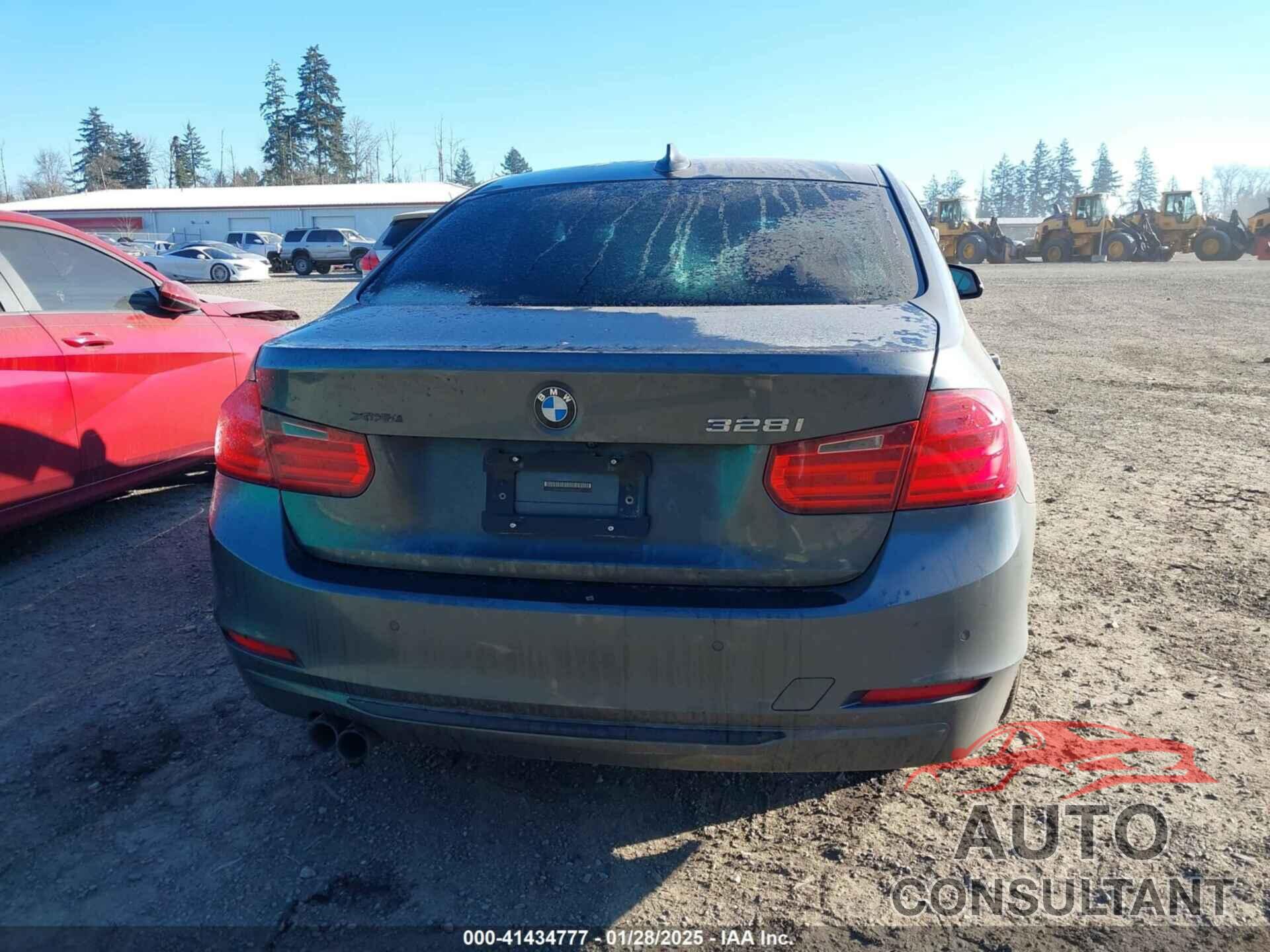 BMW 328I 2013 - WBA3B5G51DNS04317