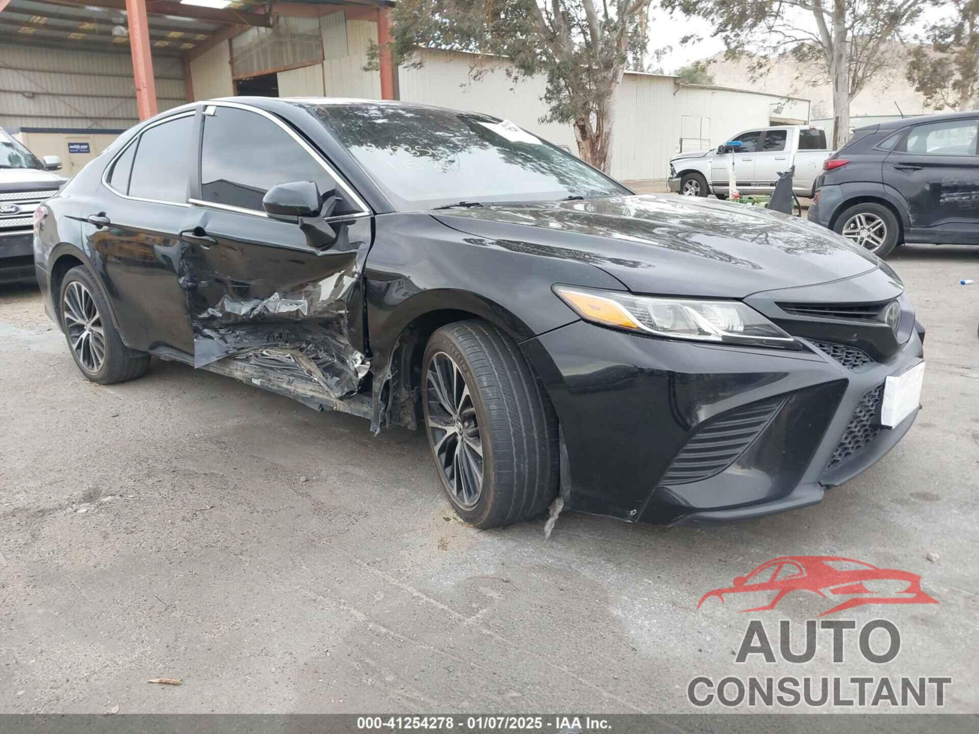 TOYOTA CAMRY 2018 - 4T1B11HK3JU080742