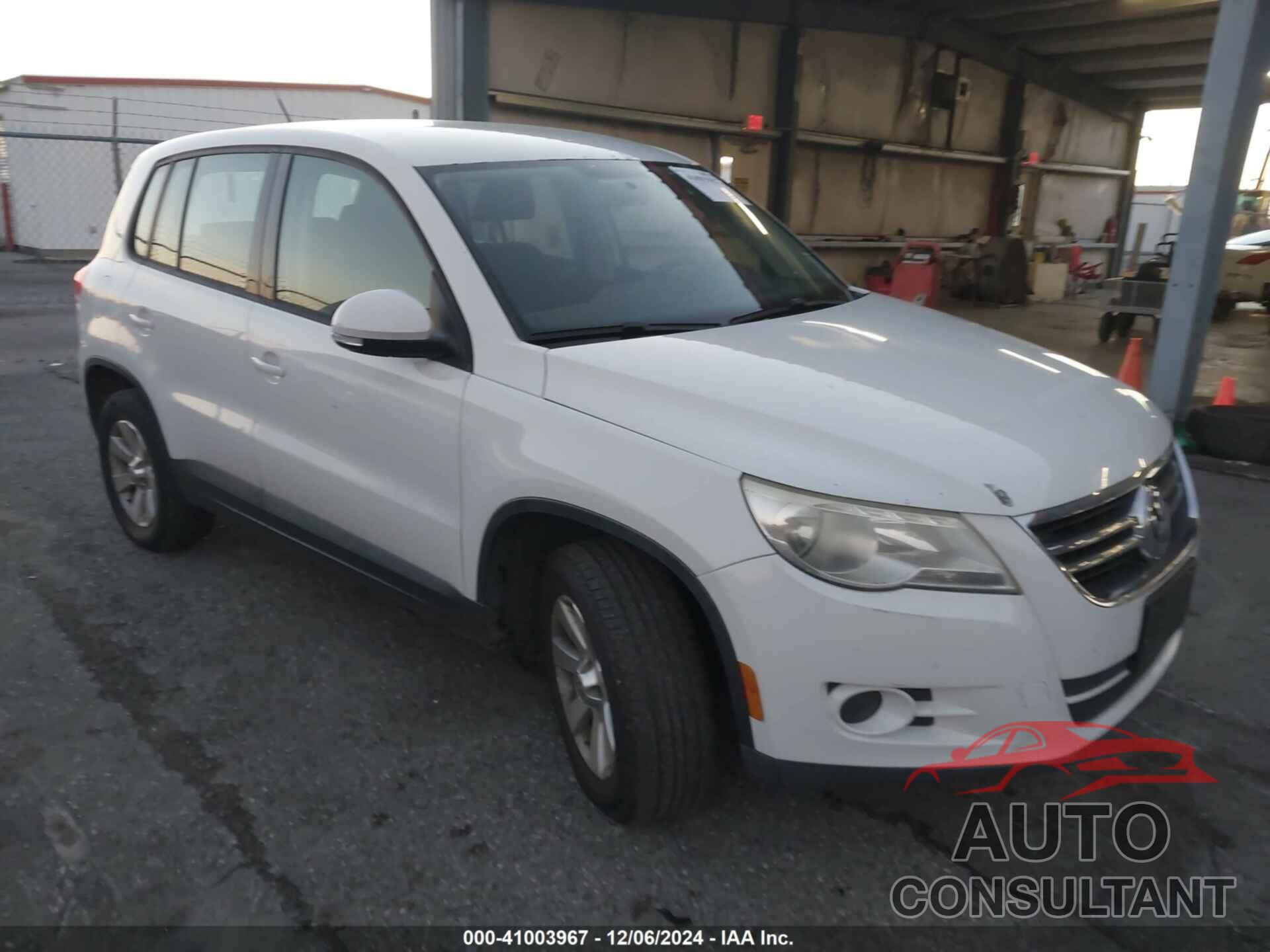 VOLKSWAGEN TIGUAN 2010 - WVGAV7AX3AW521346