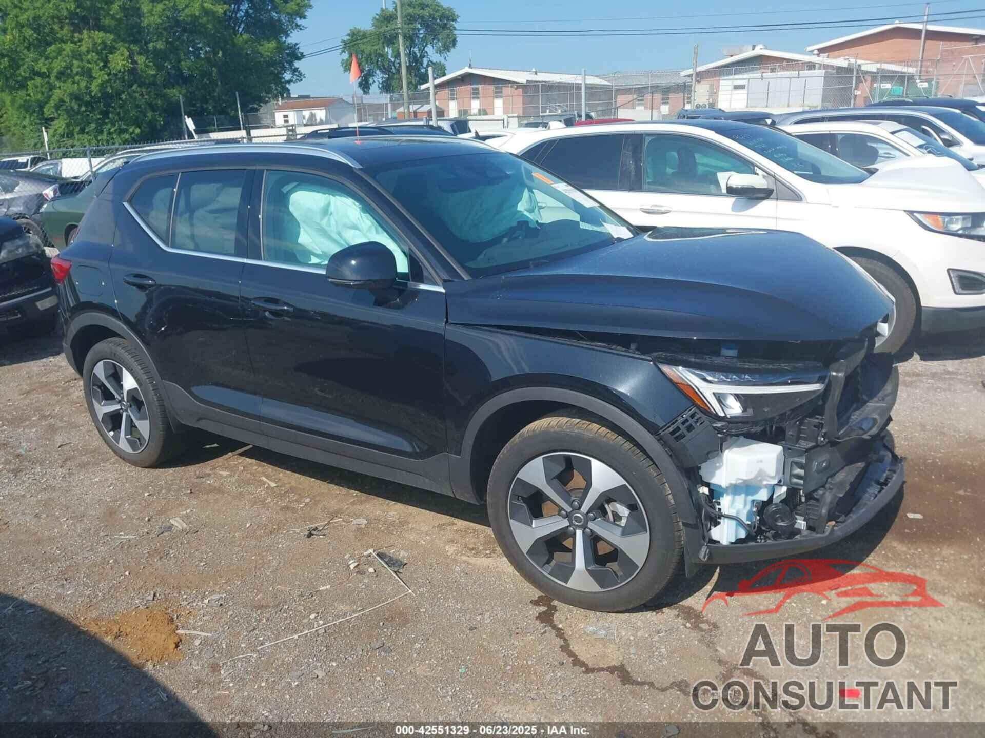 VOLVO XC40 2025 - YV4L12UJ0S2507803