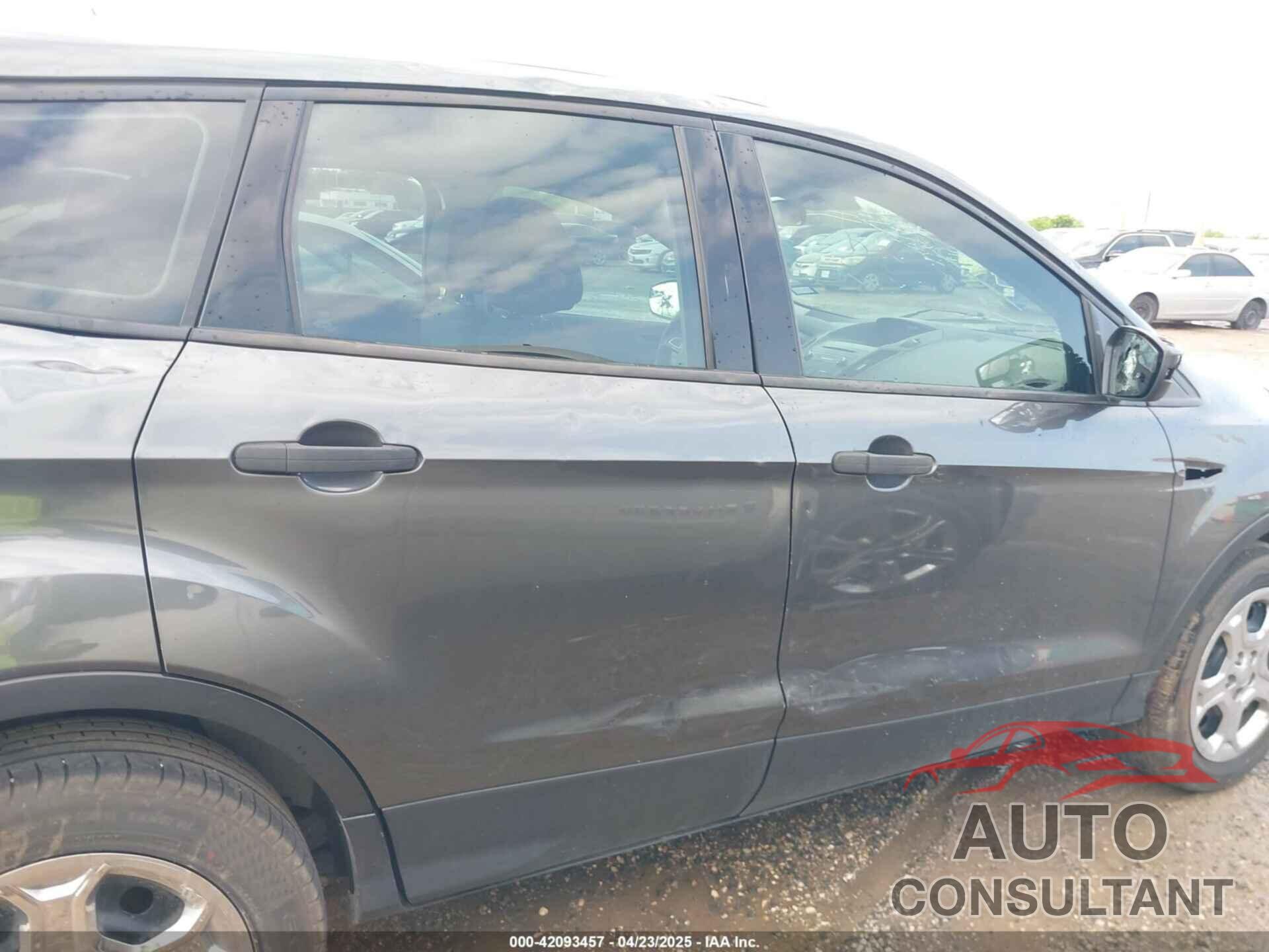 FORD ESCAPE 2017 - 1FMCU0F70HUC24455