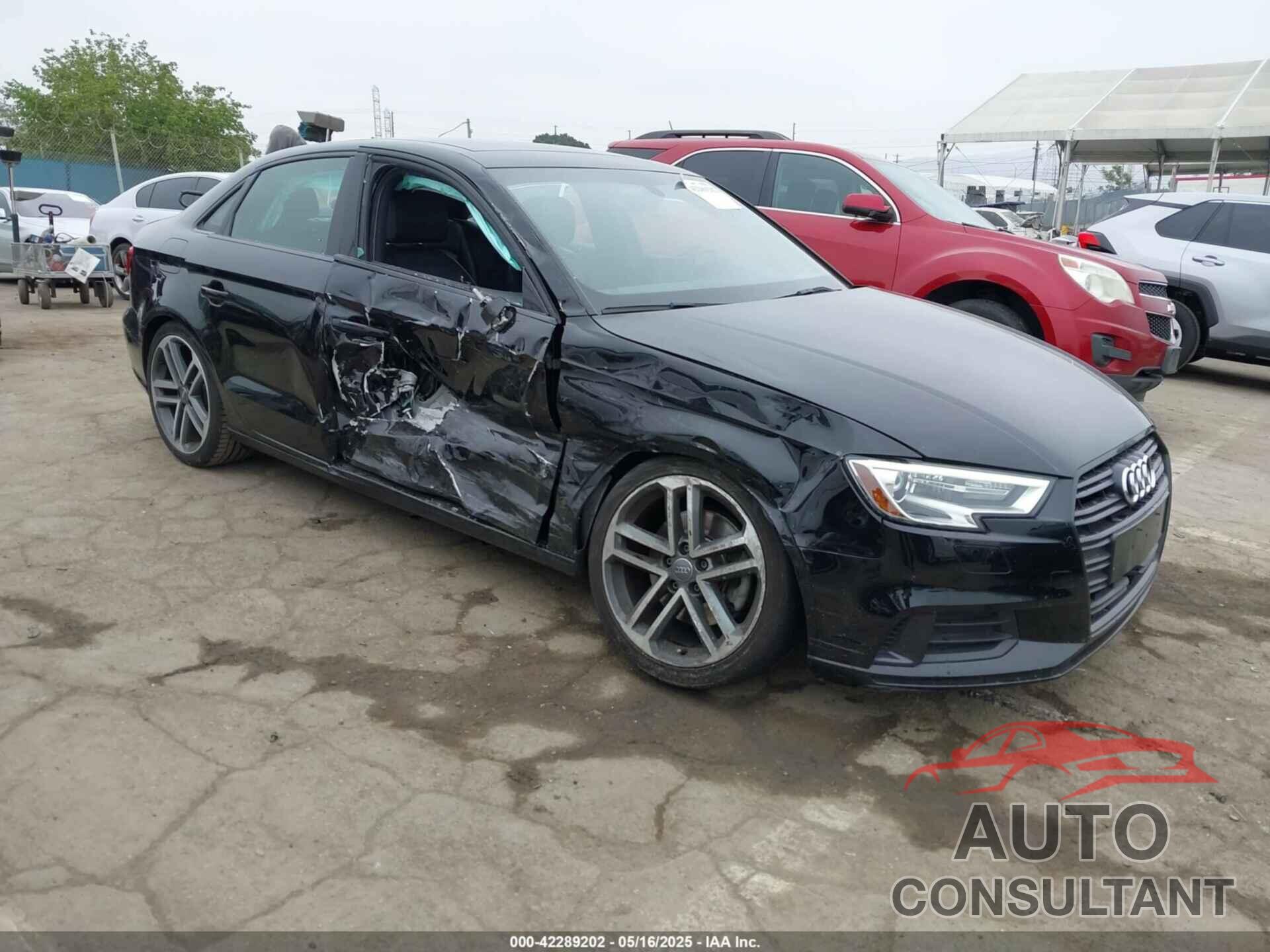 AUDI A3 2019 - WAUAUGFF8KA093096