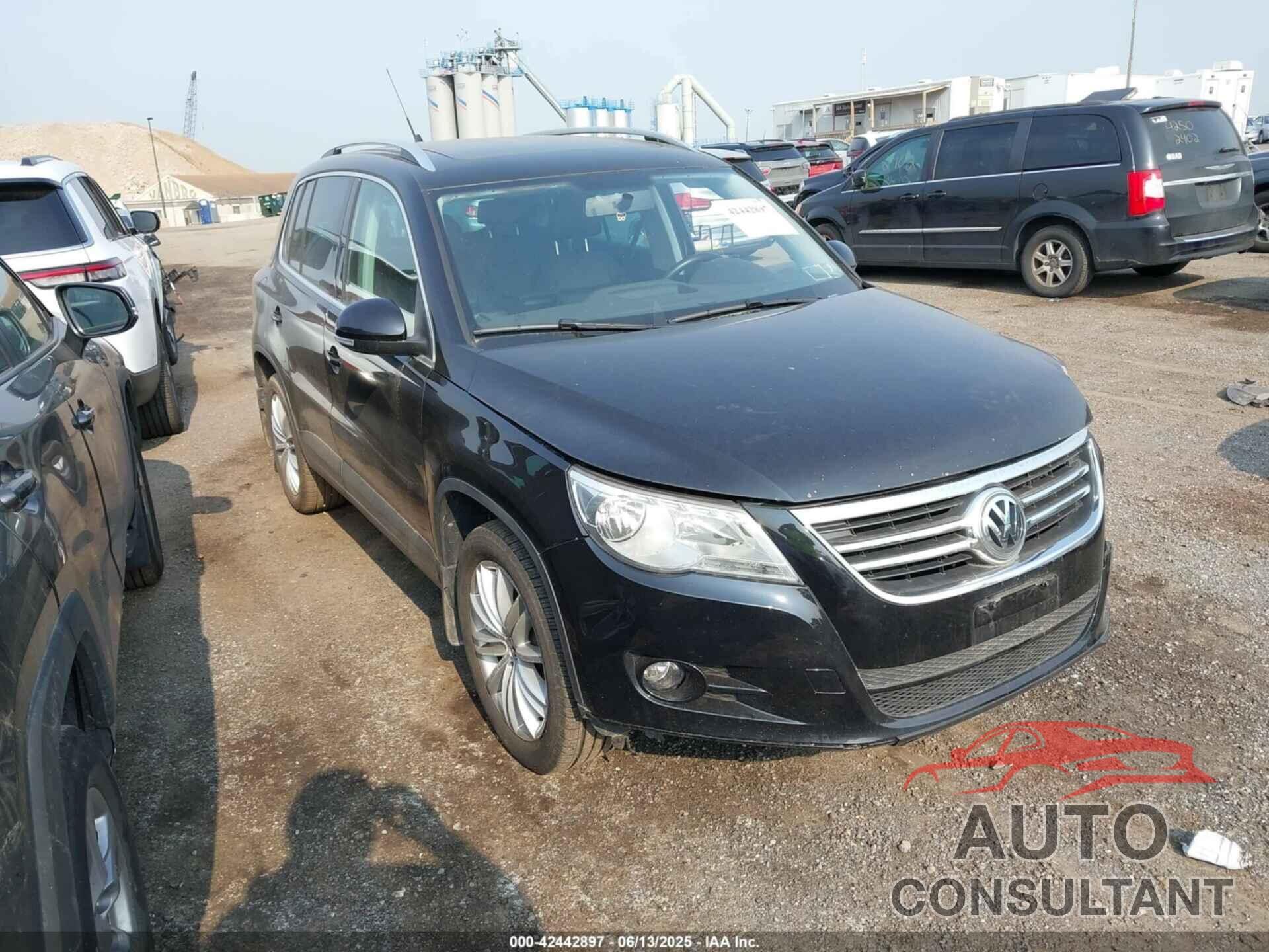 VOLKSWAGEN TIGUAN 2011 - WVGBV7AX3BW554174