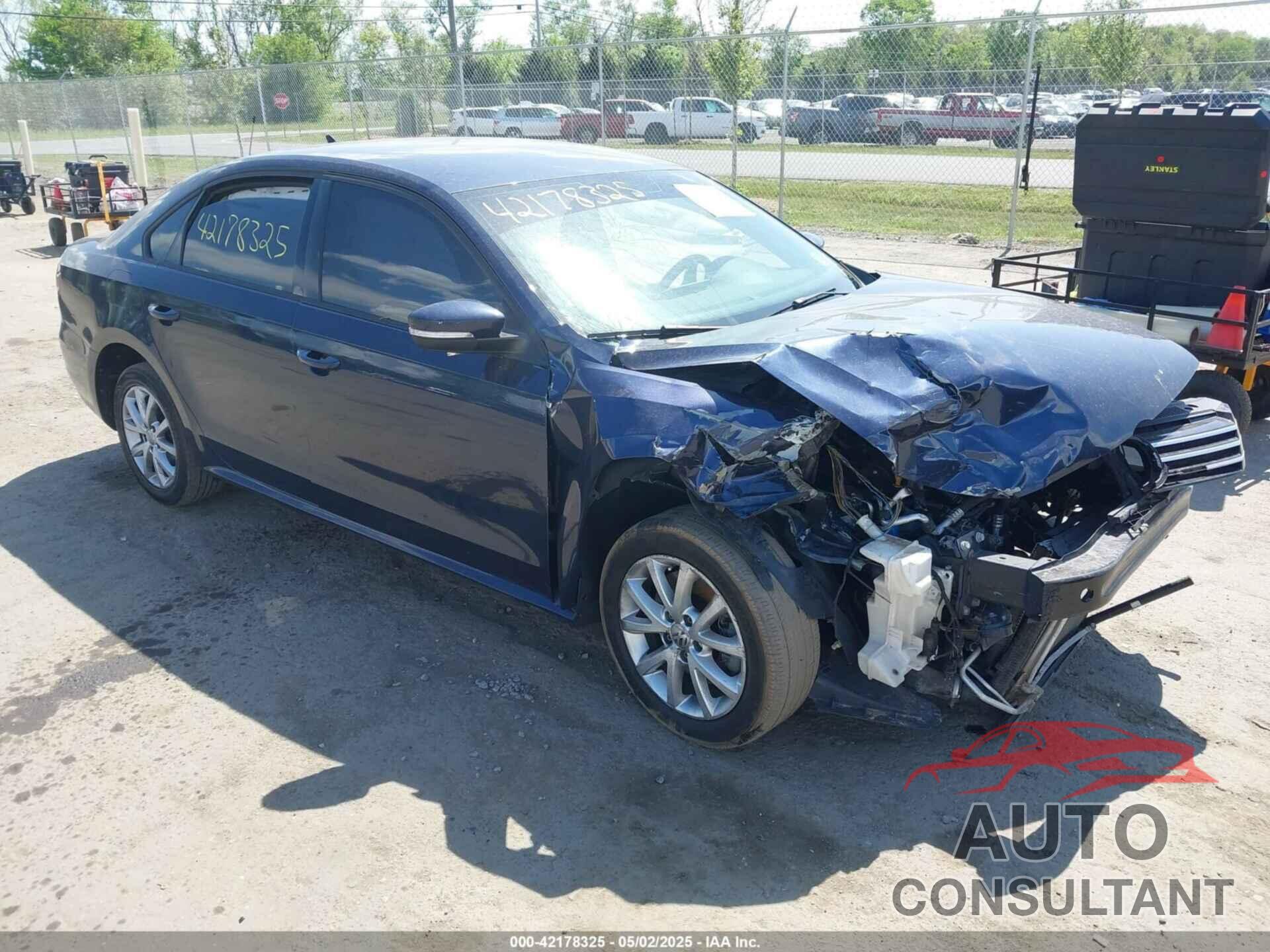 VOLKSWAGEN PASSAT 2015 - 1VWAT7A30FC002333