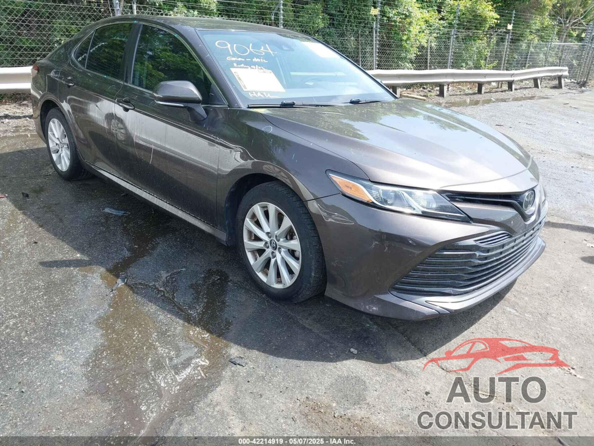 TOYOTA CAMRY 2018 - 4T1B11HK5JU141122