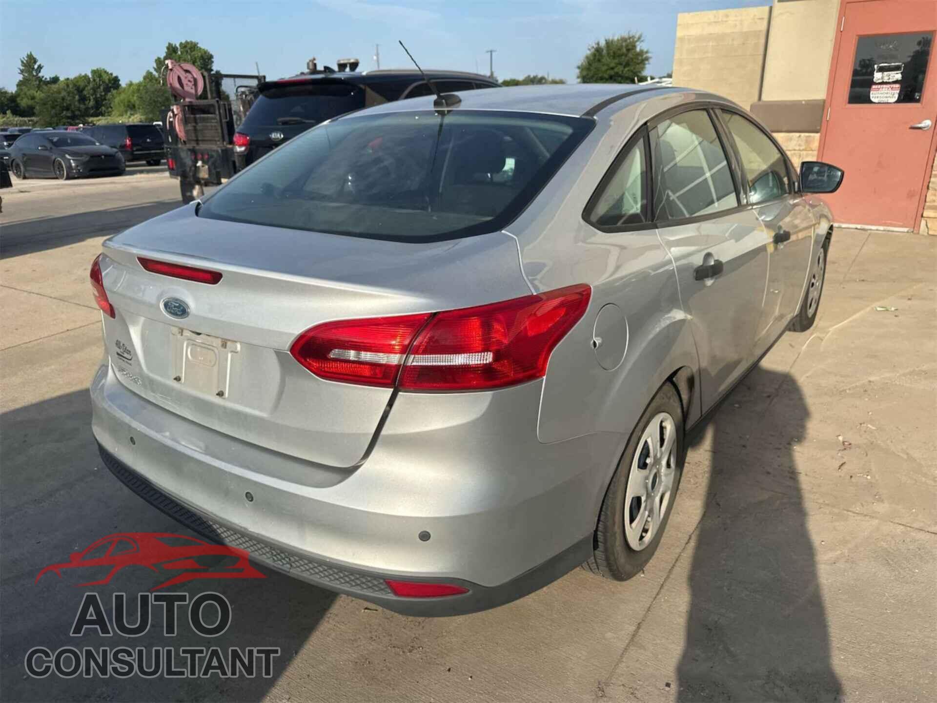 FORD FOCUS 2016 - 1FADP3E21GL366296