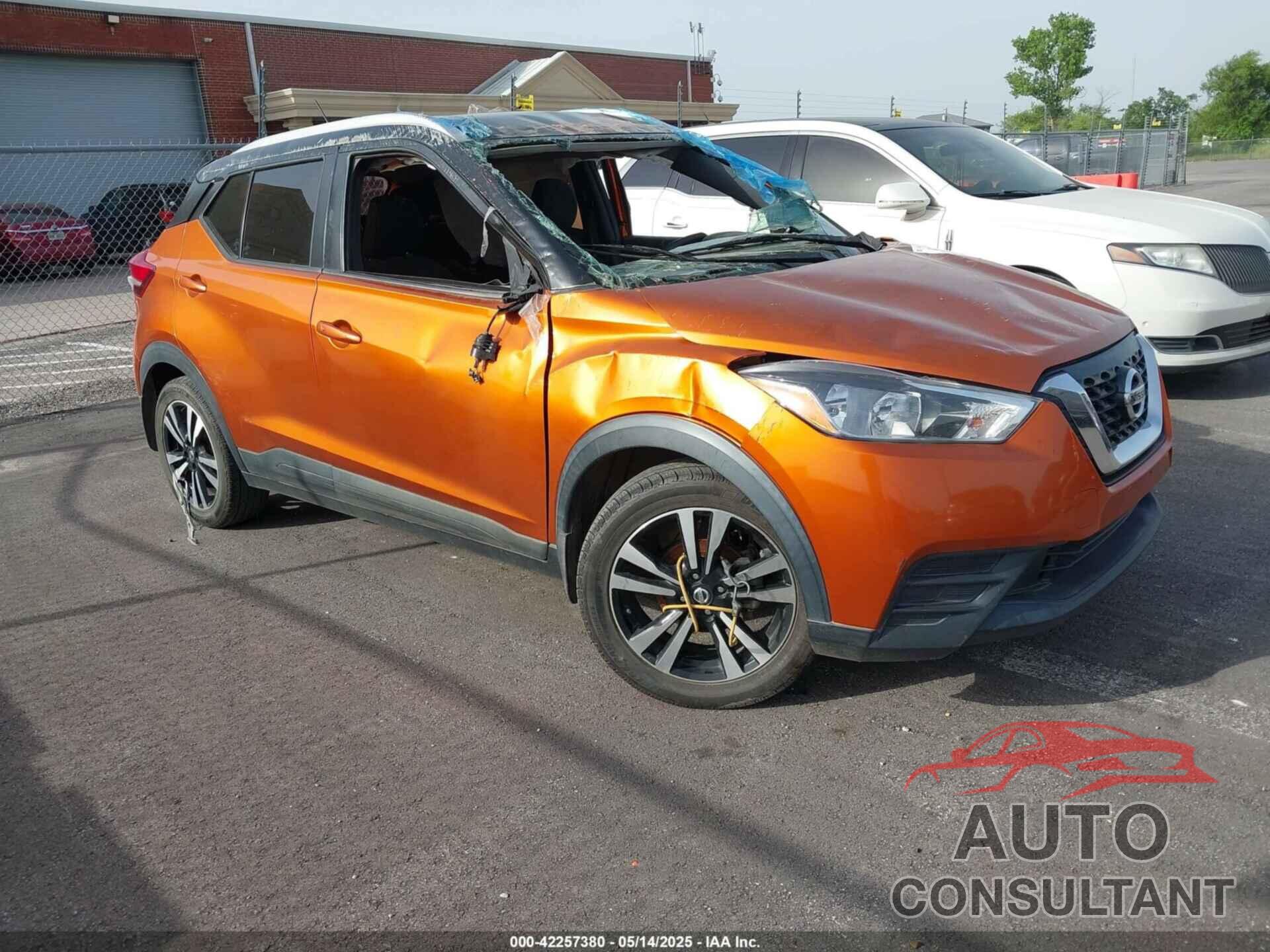 NISSAN KICKS 2018 - 3N1CP5CUXJL525563