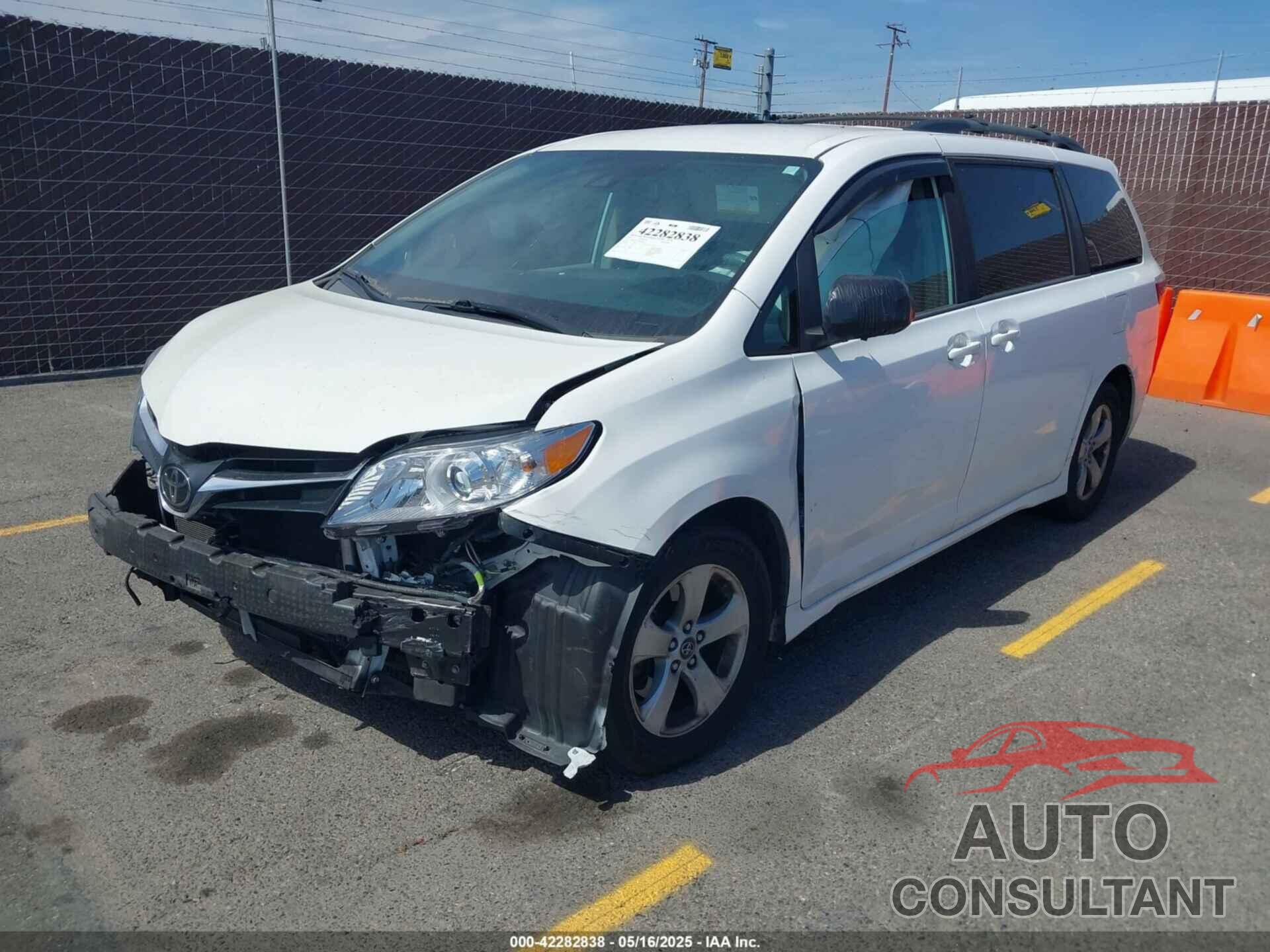 TOYOTA SIENNA 2019 - 5TDKZ3DC2KS004815
