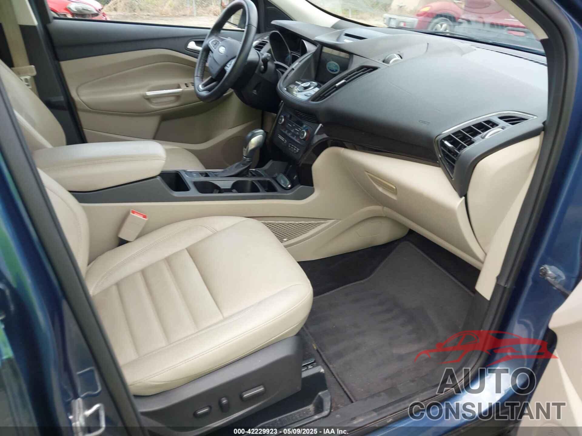 FORD ESCAPE 2018 - 1FMCU0J9XJUA61277