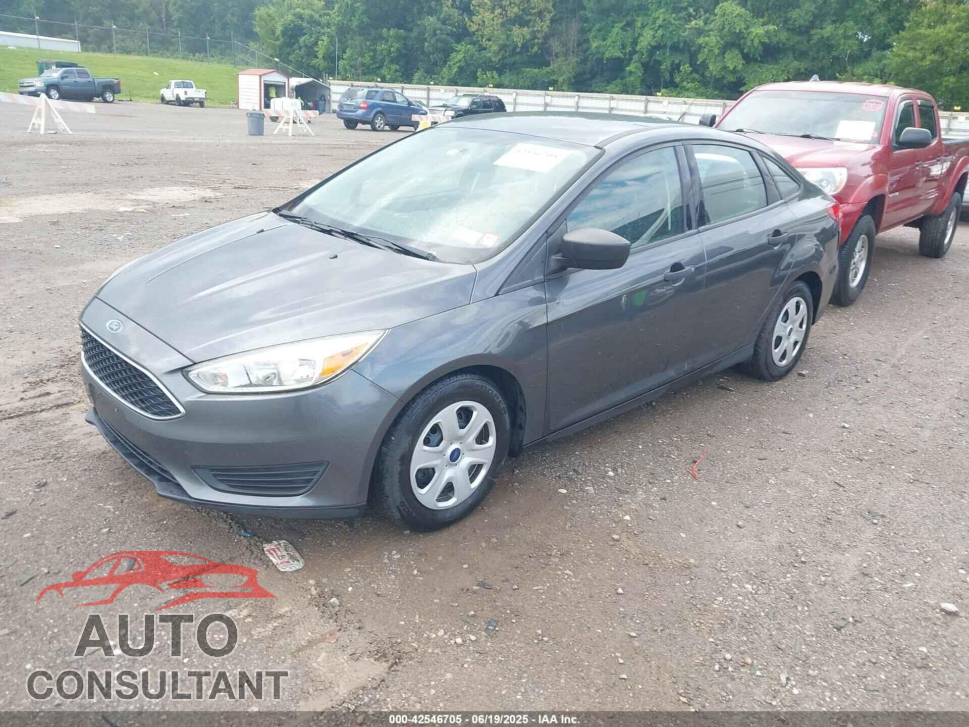 FORD FOCUS 2017 - 1FADP3E24HL301329