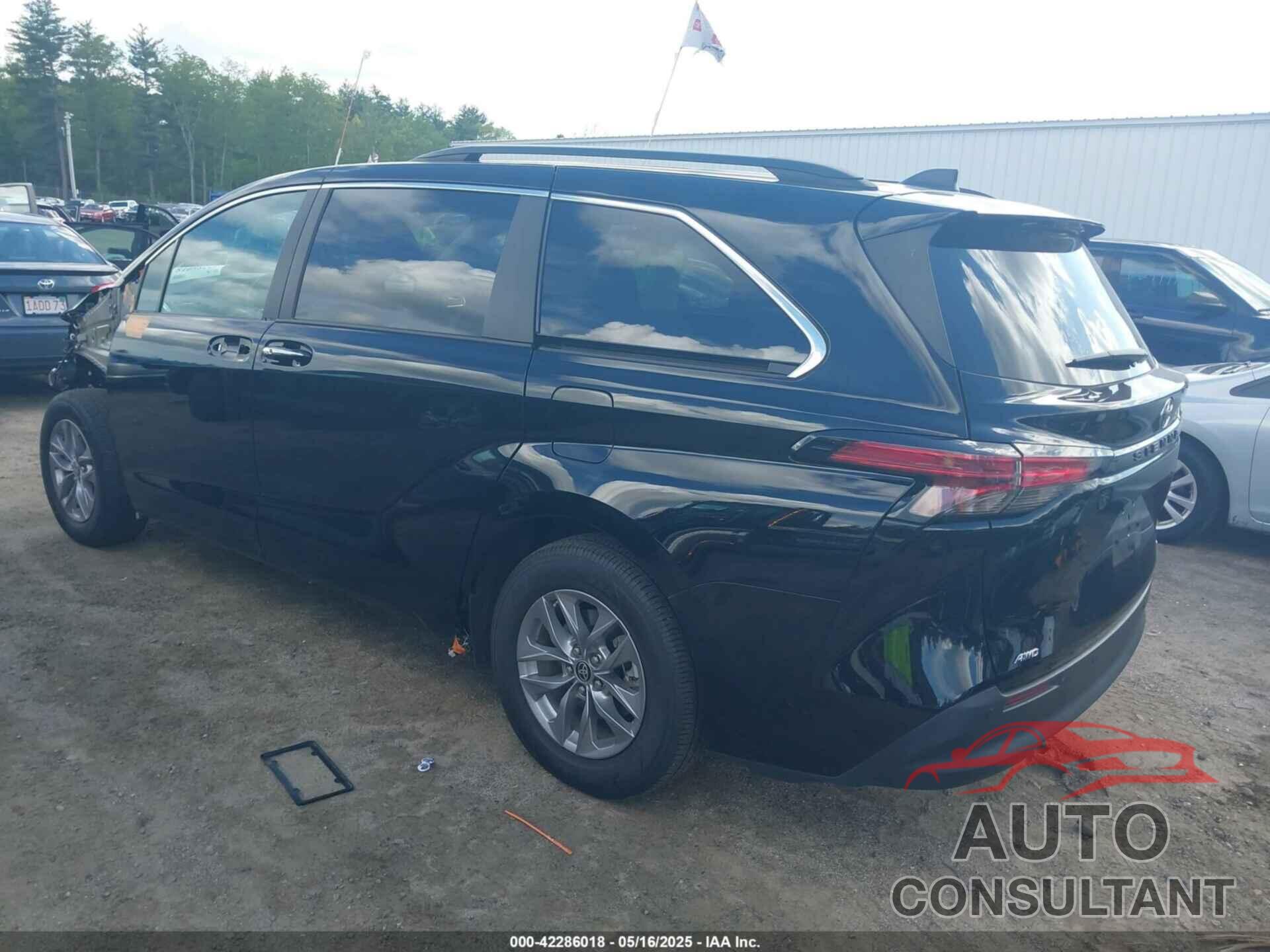 TOYOTA SIENNA 2022 - 5TDYSKFC2NS042734