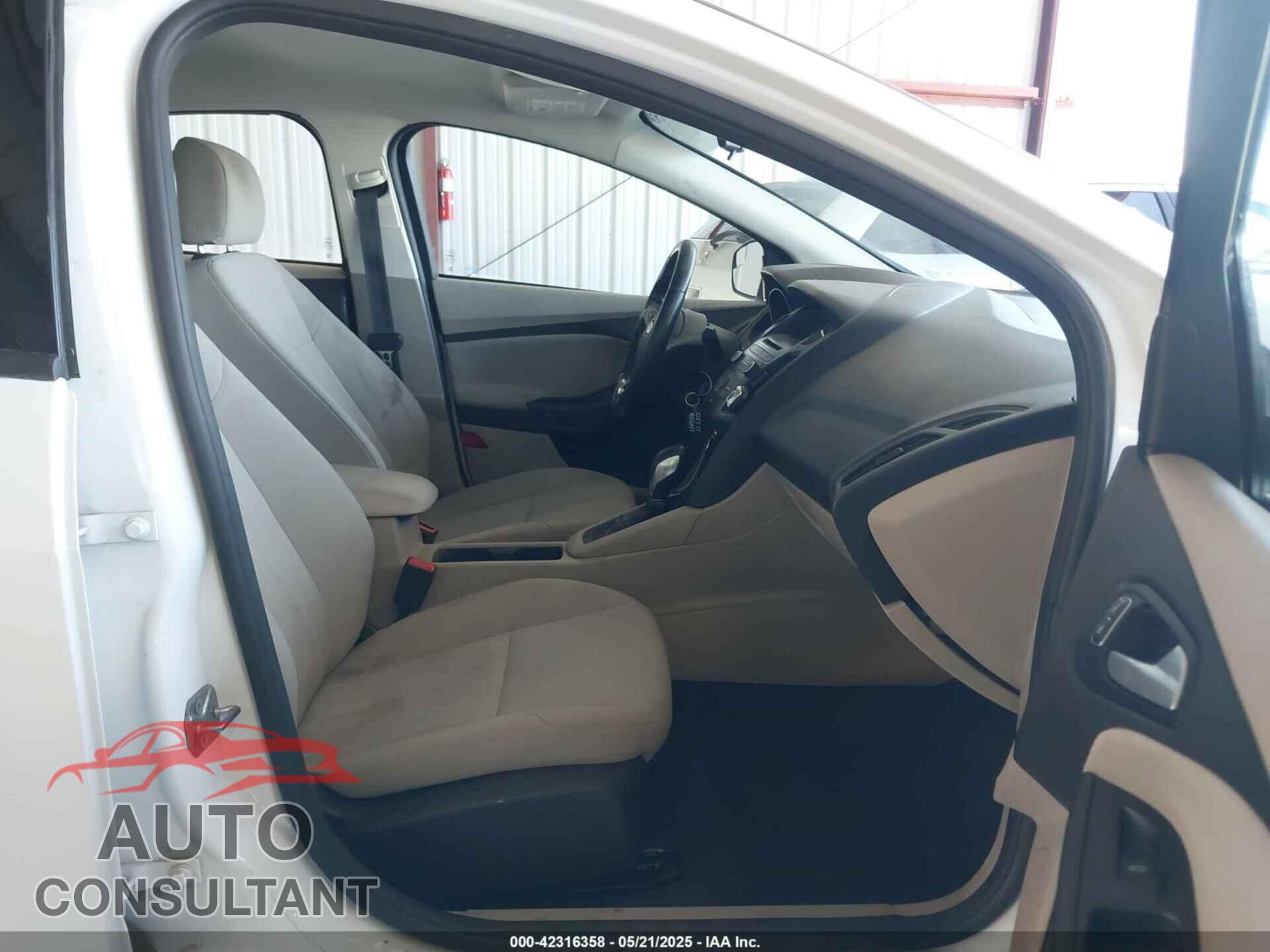 FORD FOCUS 2017 - 1FADP3F22HL303059