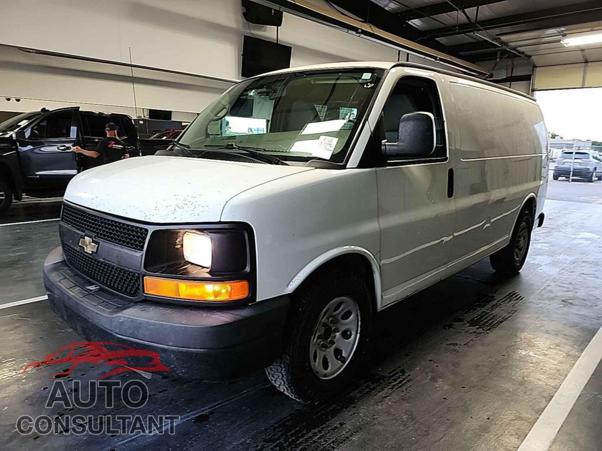 CHEVROLET EXPRESS G1500 2013 - 1GCSGAFX7D1172007