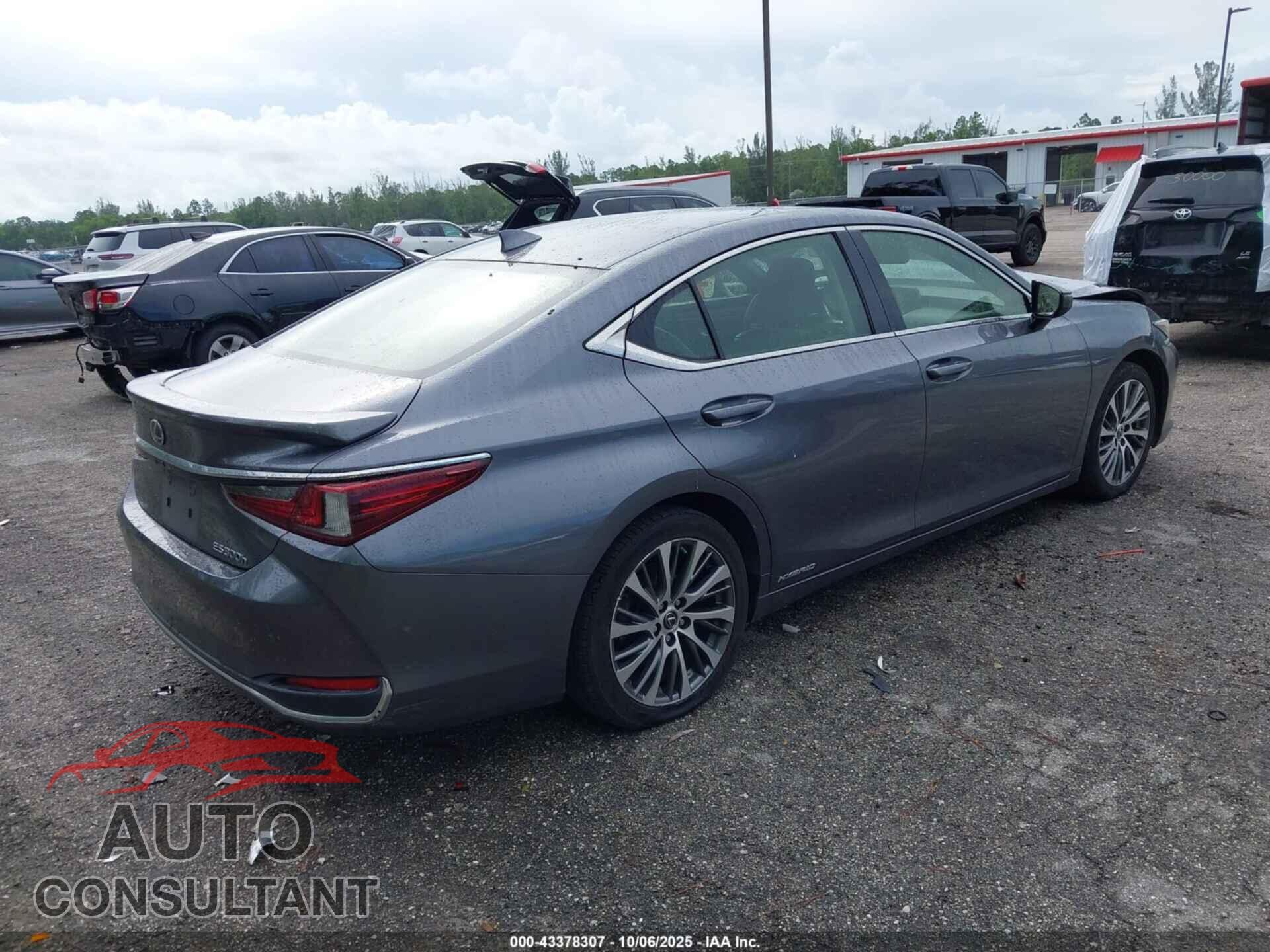 LEXUS ES 300H 2019 - JTHB21B17K2007855