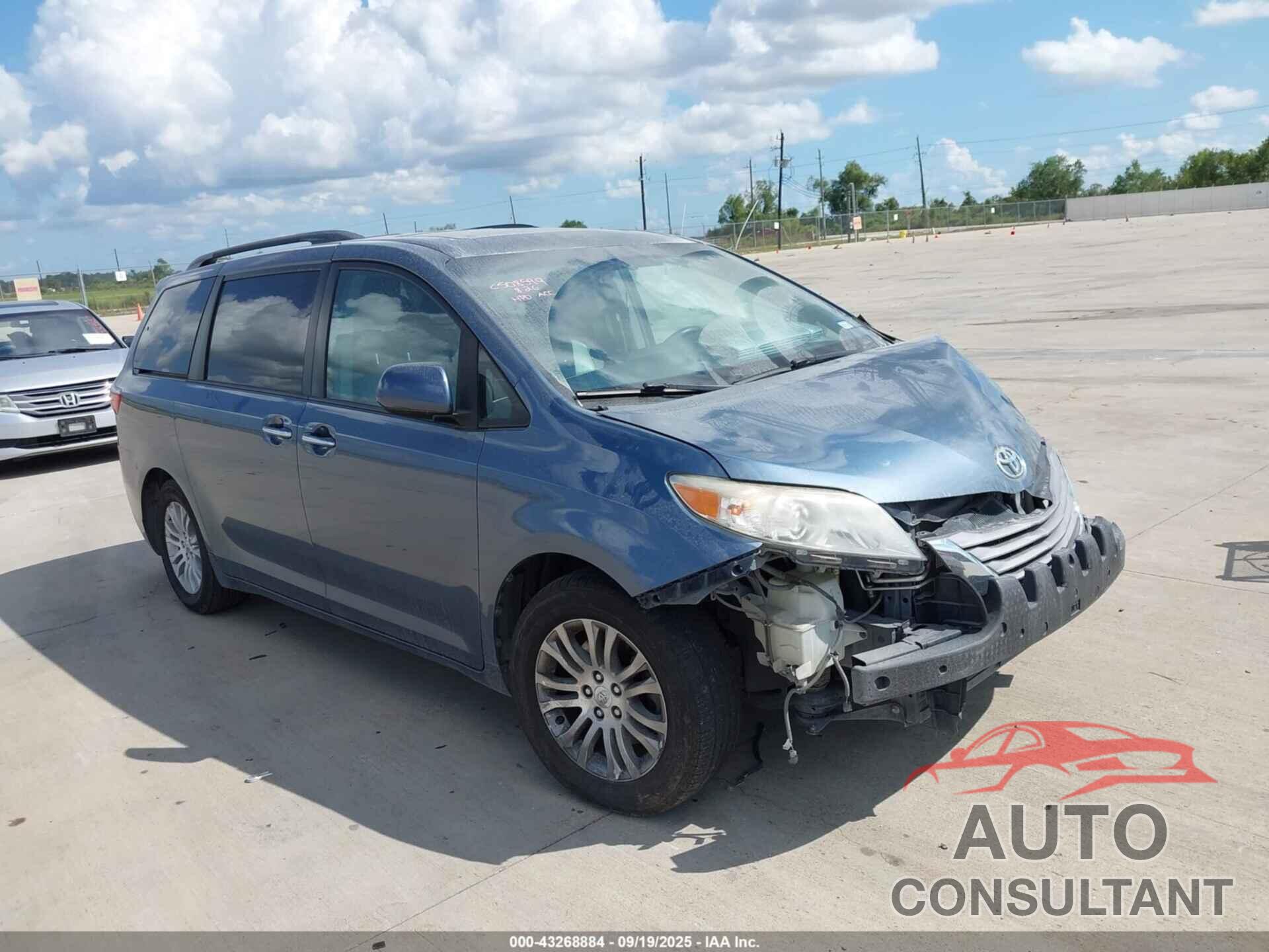 TOYOTA SIENNA 2017 - 5TDYZ3DC8HS888097