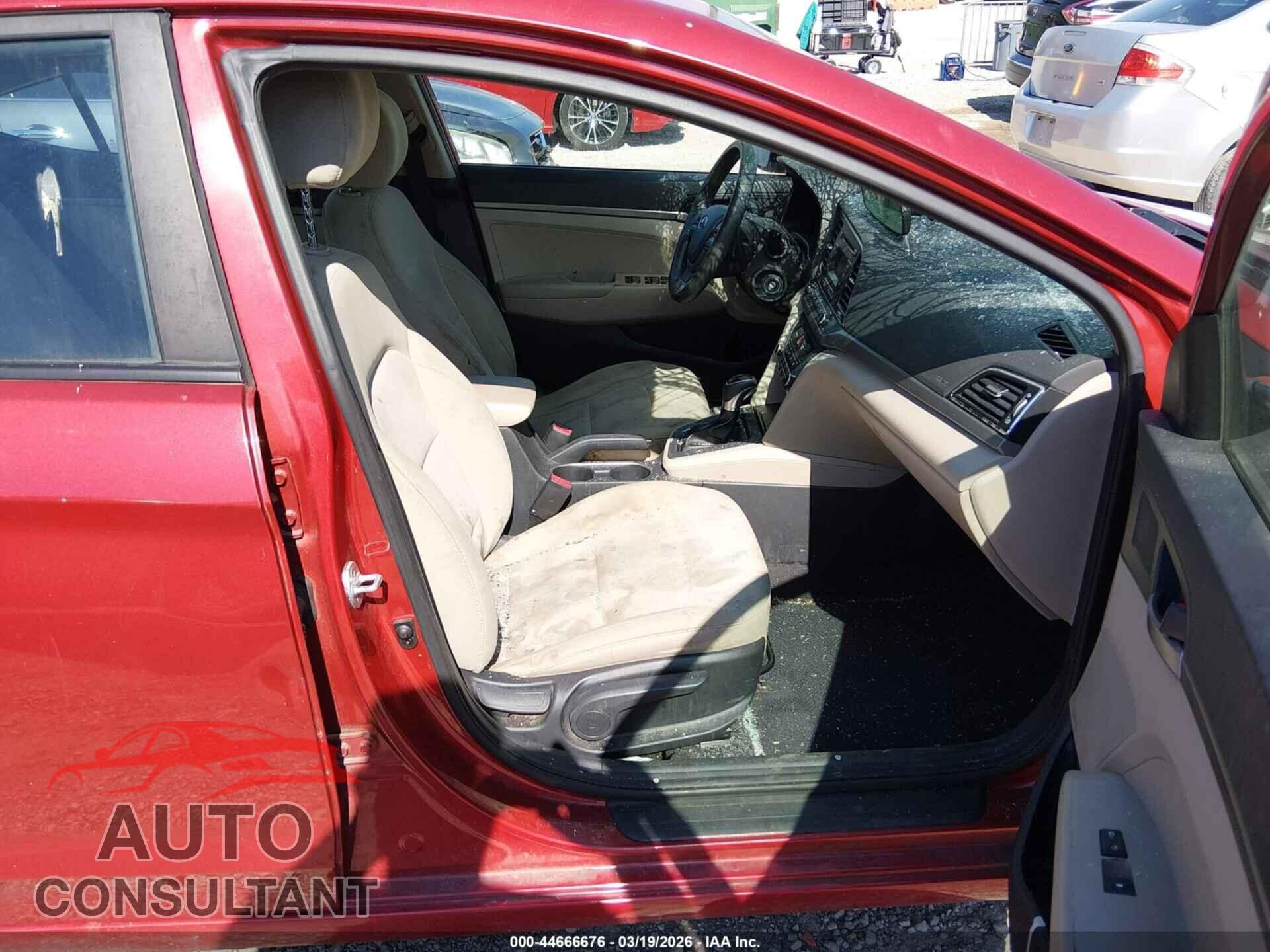 HYUNDAI ELANTRA 2018 - 5NPD74LF3JH257257