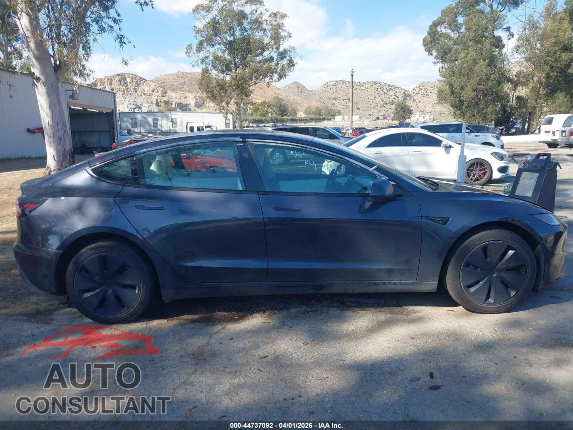 TESLA MODEL 3 2024 - 5YJ3E1EA3RF782220