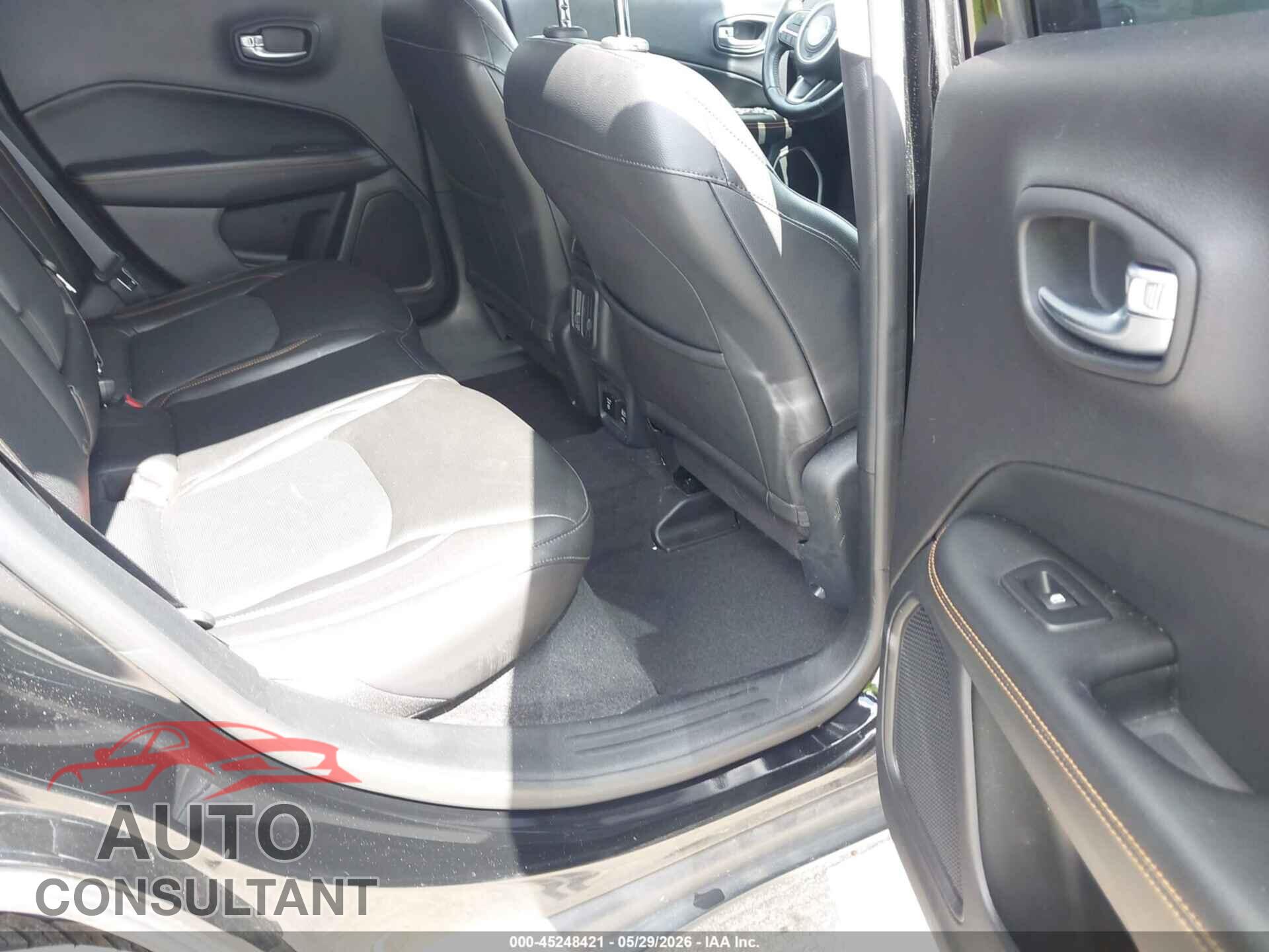 JEEP COMPASS 2018 - 3C4NJDCB5JT231228