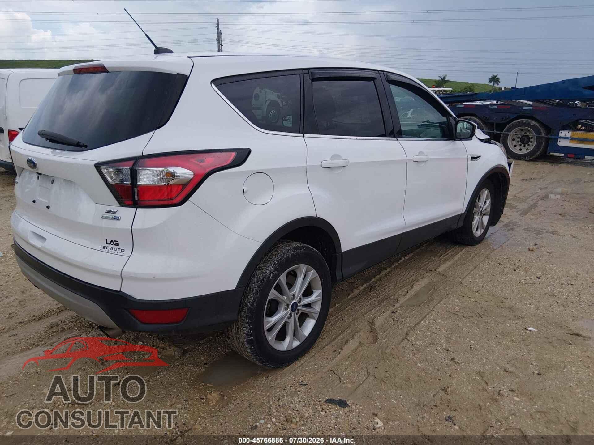 FORD ESCAPE 2017 - 1FMCU9GD4HUC40604
